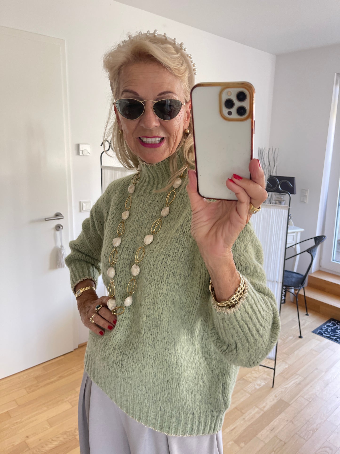 Pullover SAMANTHA green €89,90; zarte Farben auch an kühlen Tagen🍂