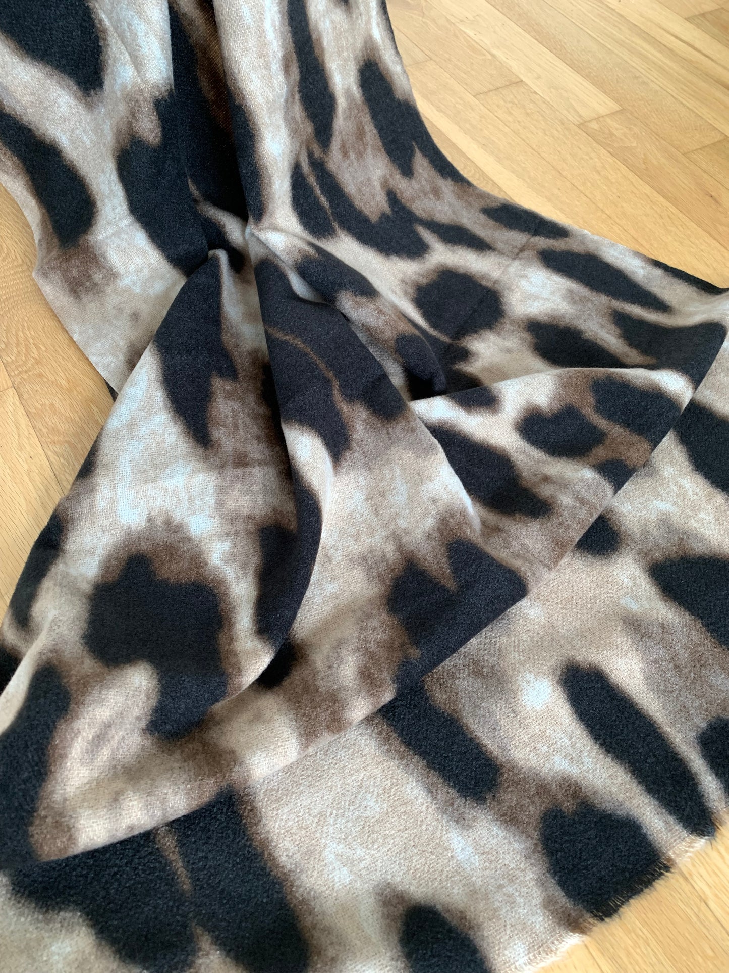 Schal Kapstadt €29,90 statt €49,90; „Im Black-Friday-Outlet“ soft, kuschel .. super leicht.. und soo stylisch