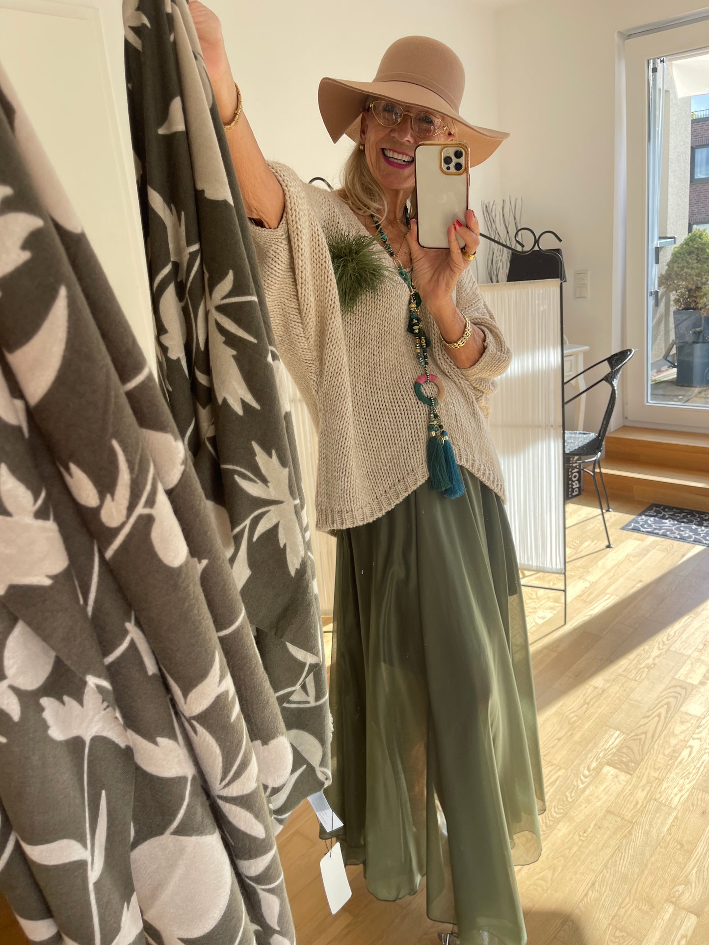 Schal PENELOPE oliv/beige €49,90; so wunderschön soft, so edel und herrlich angenehm 🍁