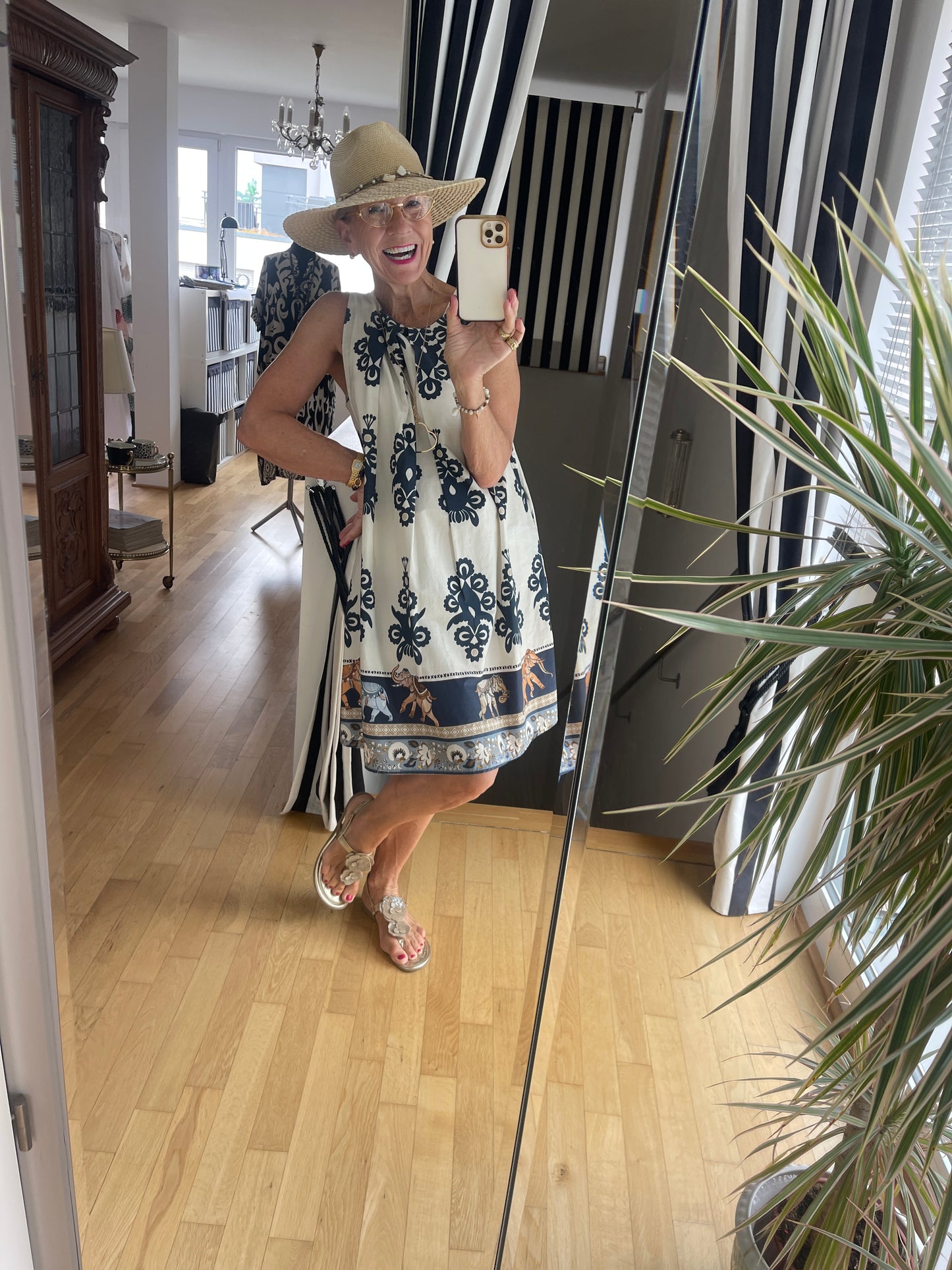 Kleid LARISSA €79,90 statt €99,90; edel, schick und dennoch lässige Eleganz