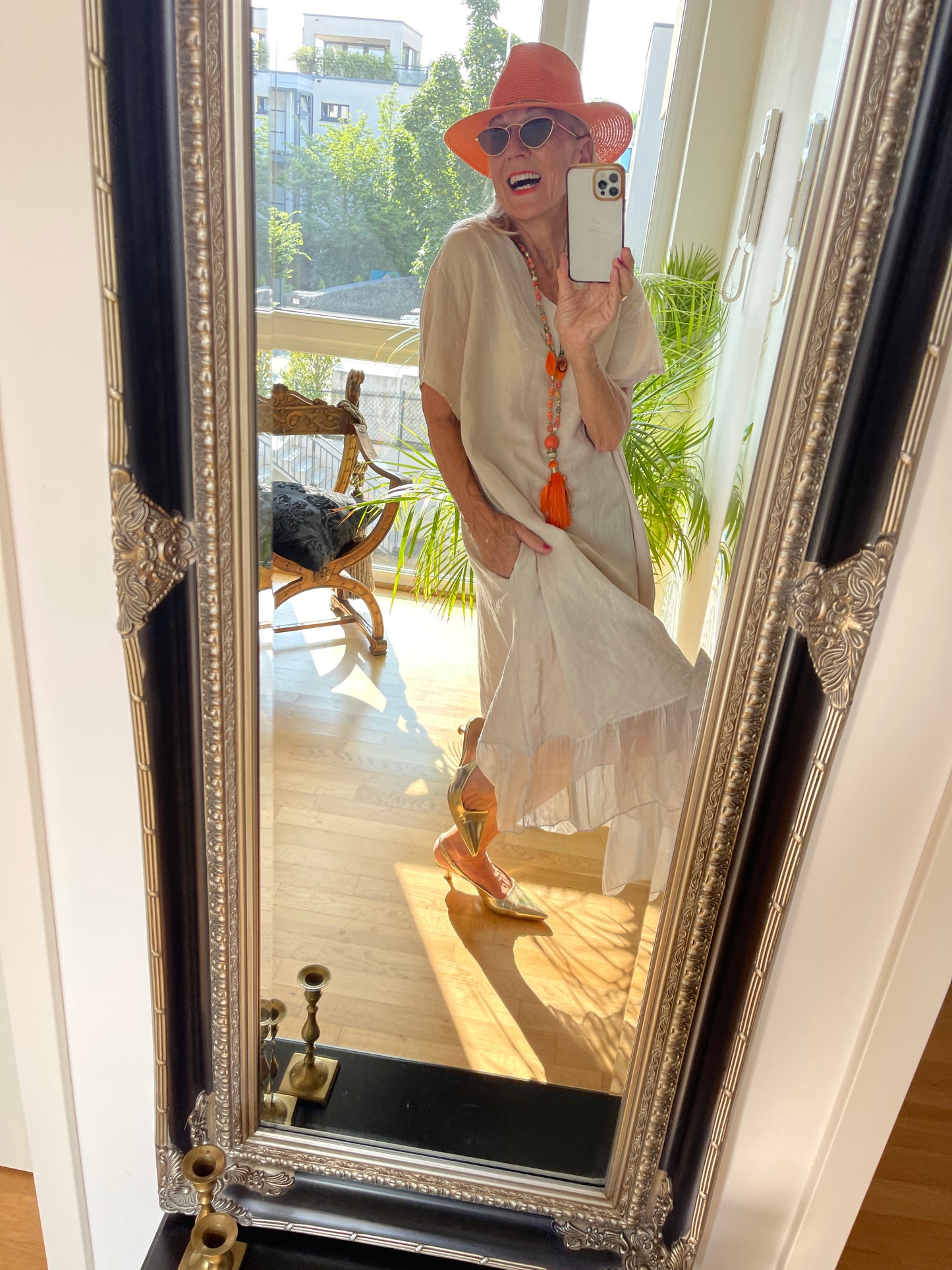 Kleid MARGOT beige €79,90 statt €109,90; auch starke Größen lieben extravagante Mode