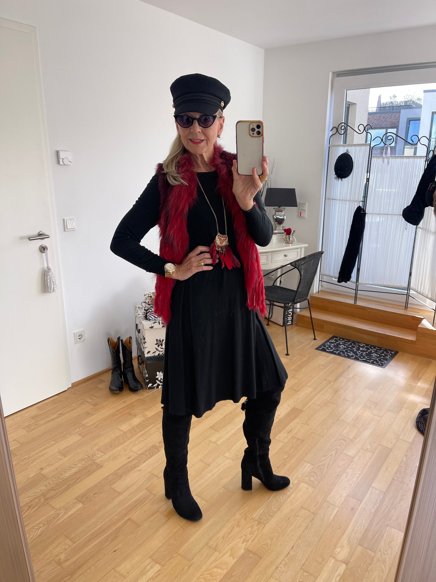 Weste VALENCIA rouge;  „JETZT SCHON IM BLACK-FRIDAY OUTLET“ nur noch €99,90 statt €199,90; kuscheliges MUST-HAVE.. auch eine sehr schöne Geschenk-Idee