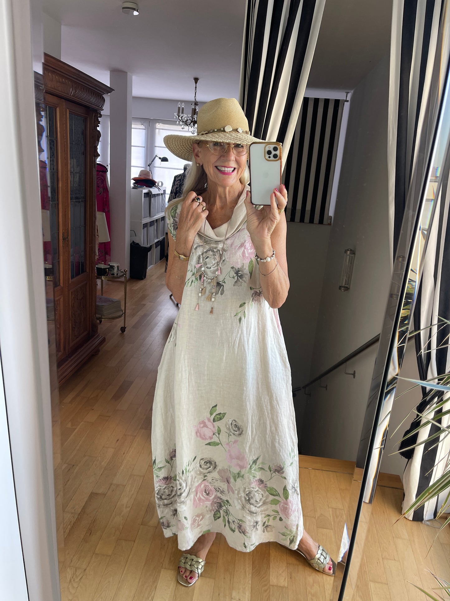 Kleid CARLOTTA beige €79,90 statt €109,90; Kleider machen Leute … Modell CARLOTTA hält Wort!!
