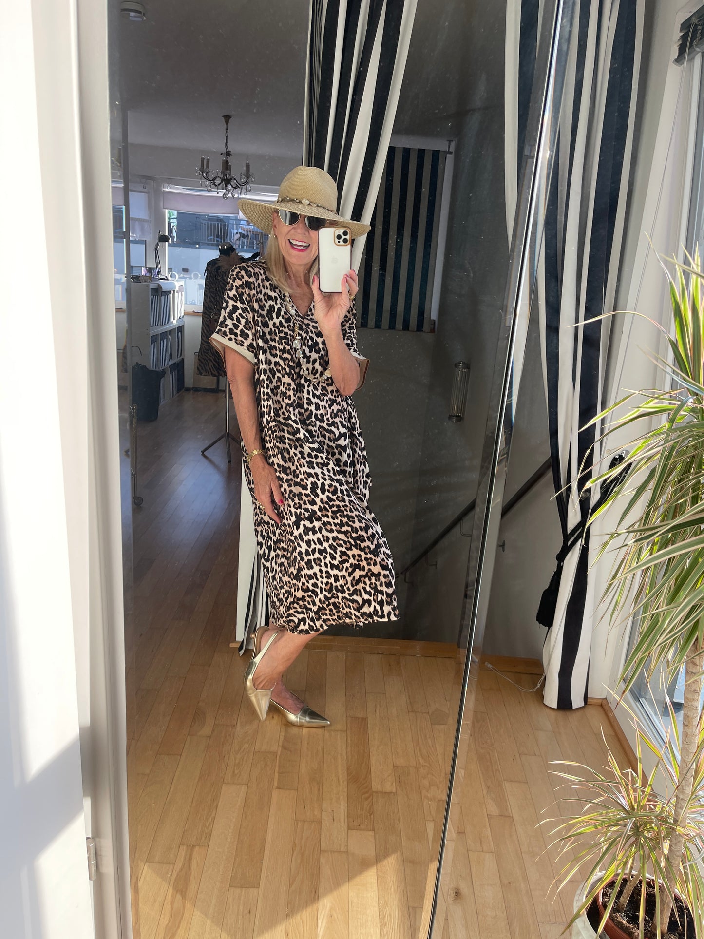 Kleid CAROLL €69,90 statt €99,90; Luftig, lässiger Sommer-Chic im trendigen Animal-Print; perfekt auch für XXXL-Größen