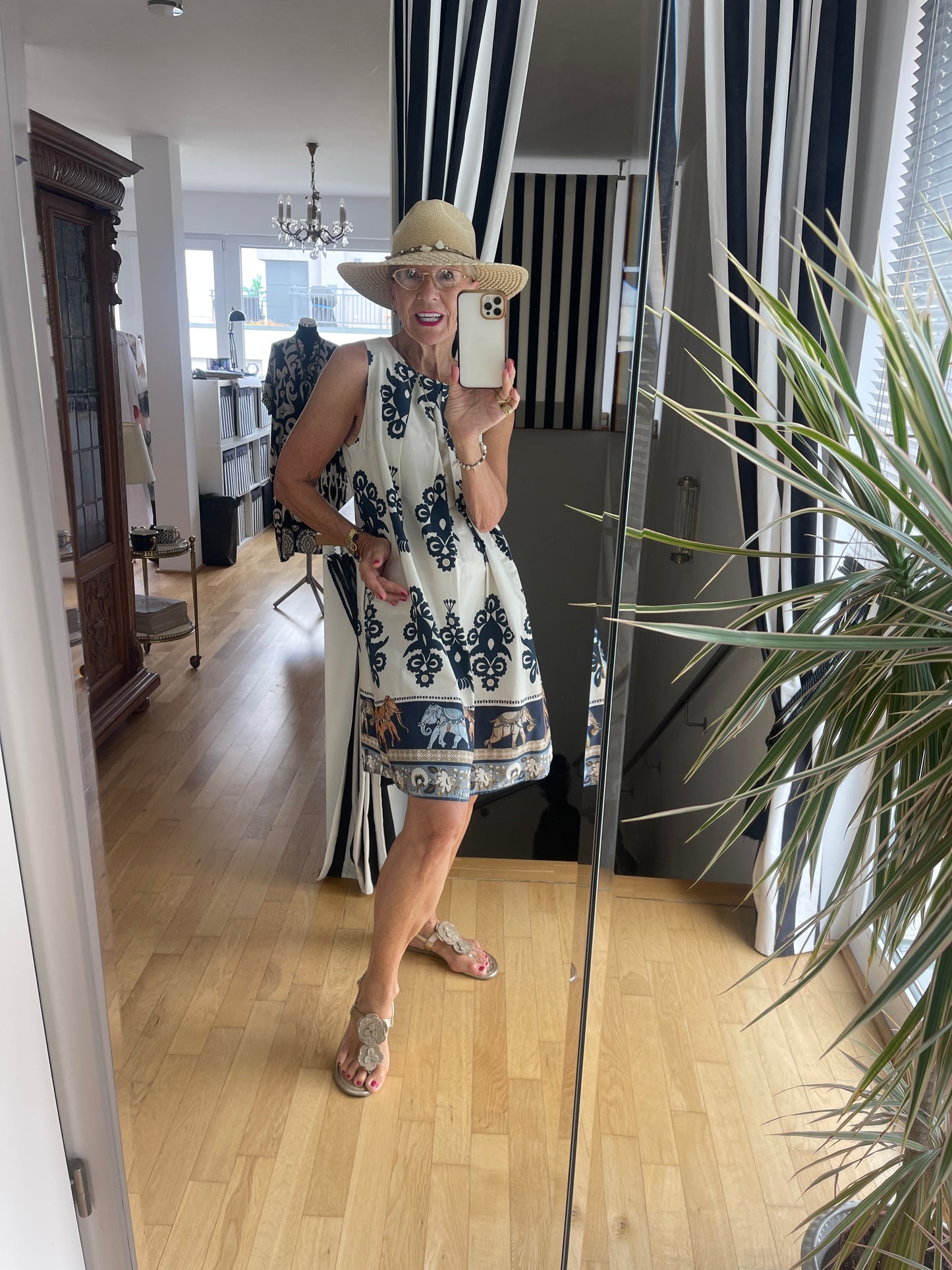 Kleid LARISSA €79,90 statt €99,90; edel, schick und dennoch lässige Eleganz
