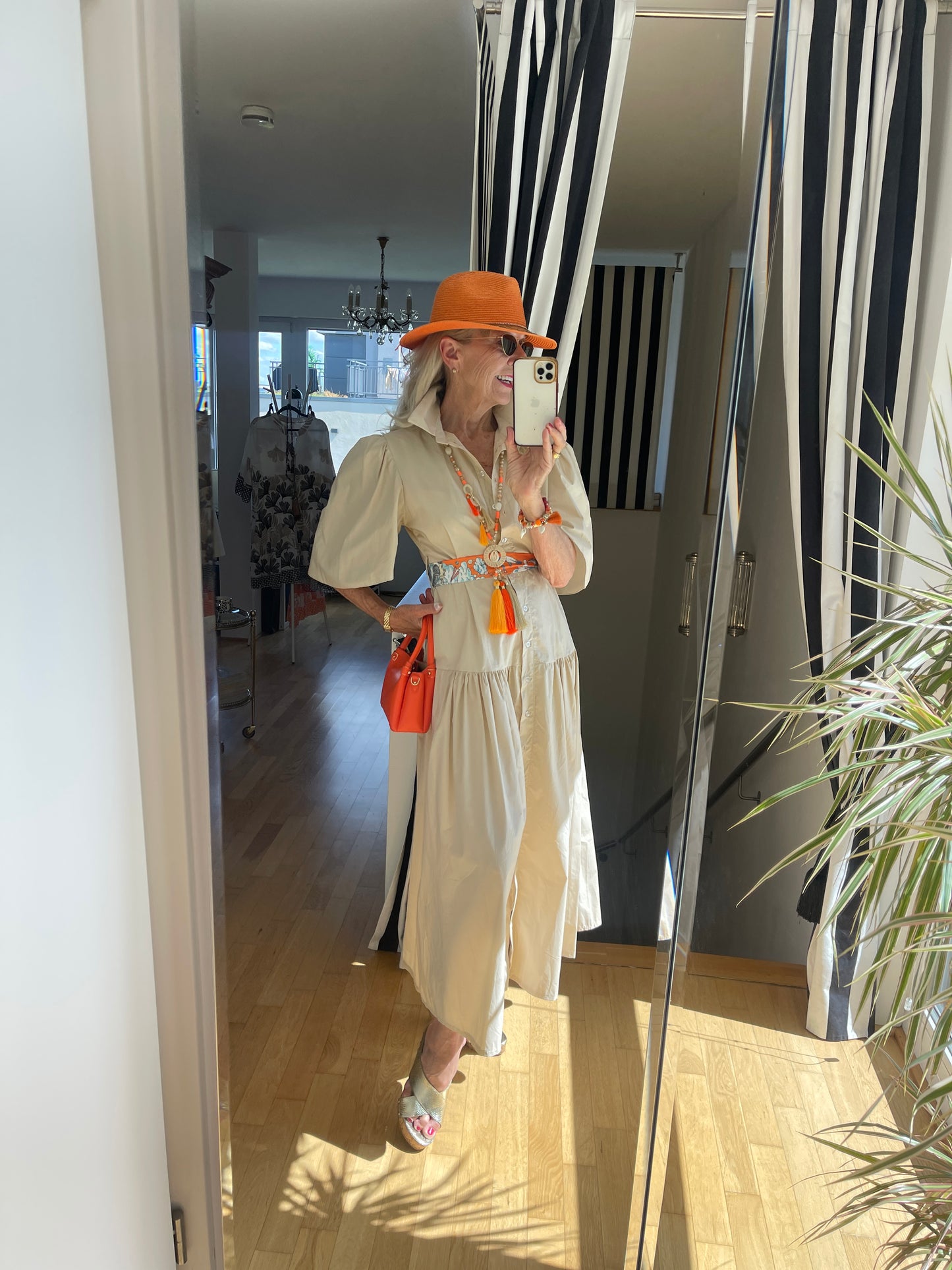 Kleid KLEO €119,90; Edler Chic mit Pfiff
