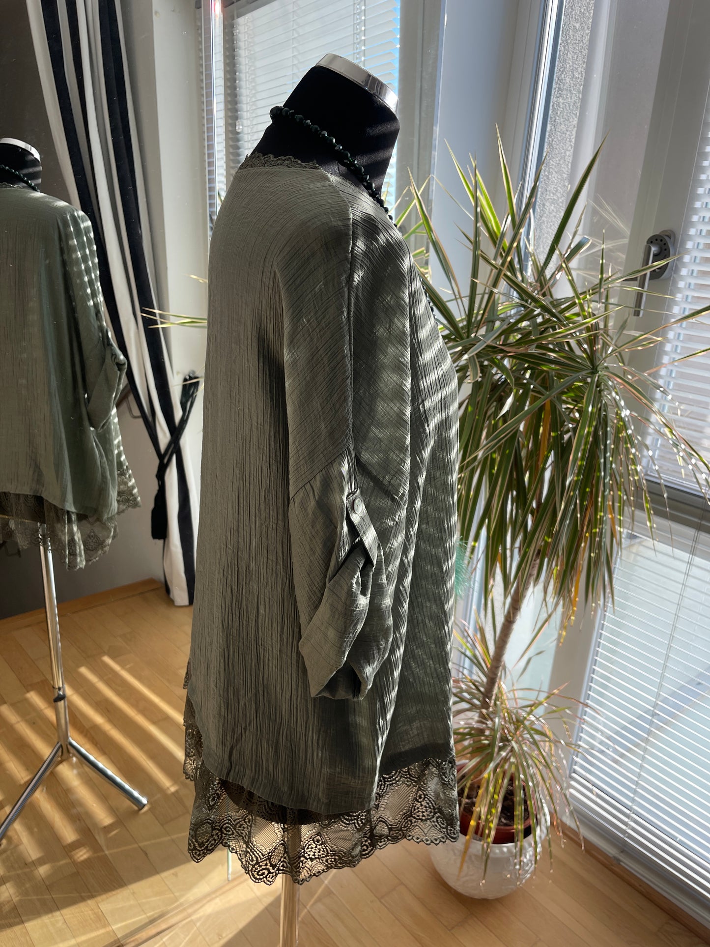 Tunika HELEN oliv; im Outlet €39,90 statt €69,90 … so herrlich duftig, luftig .. und auch perfekt für XXL-Größen