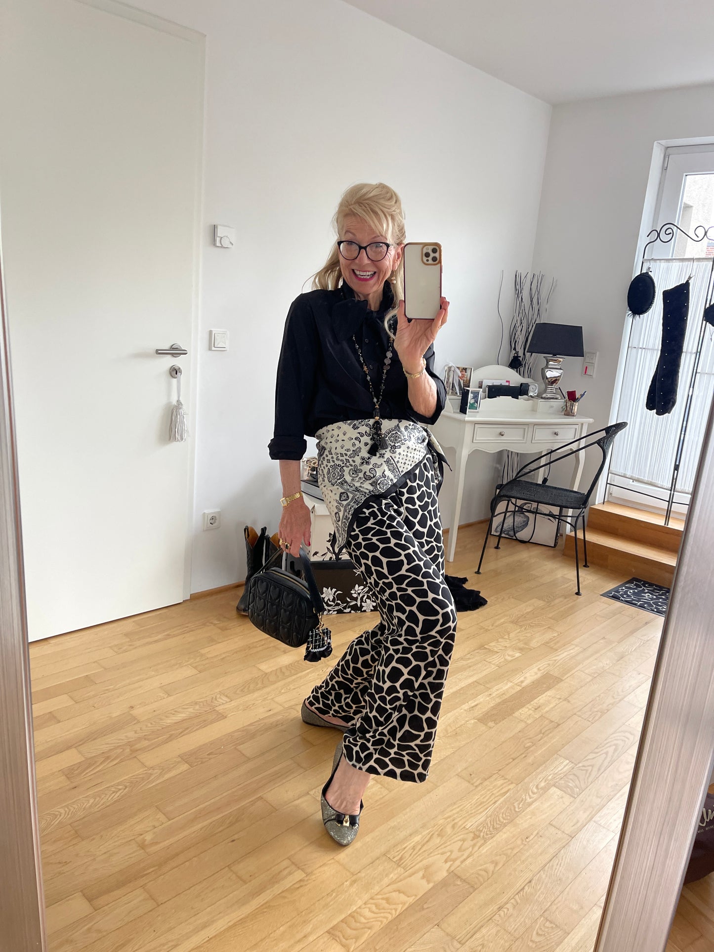 Hose CARLO €79,90; lässig, schick und so unkompliziert