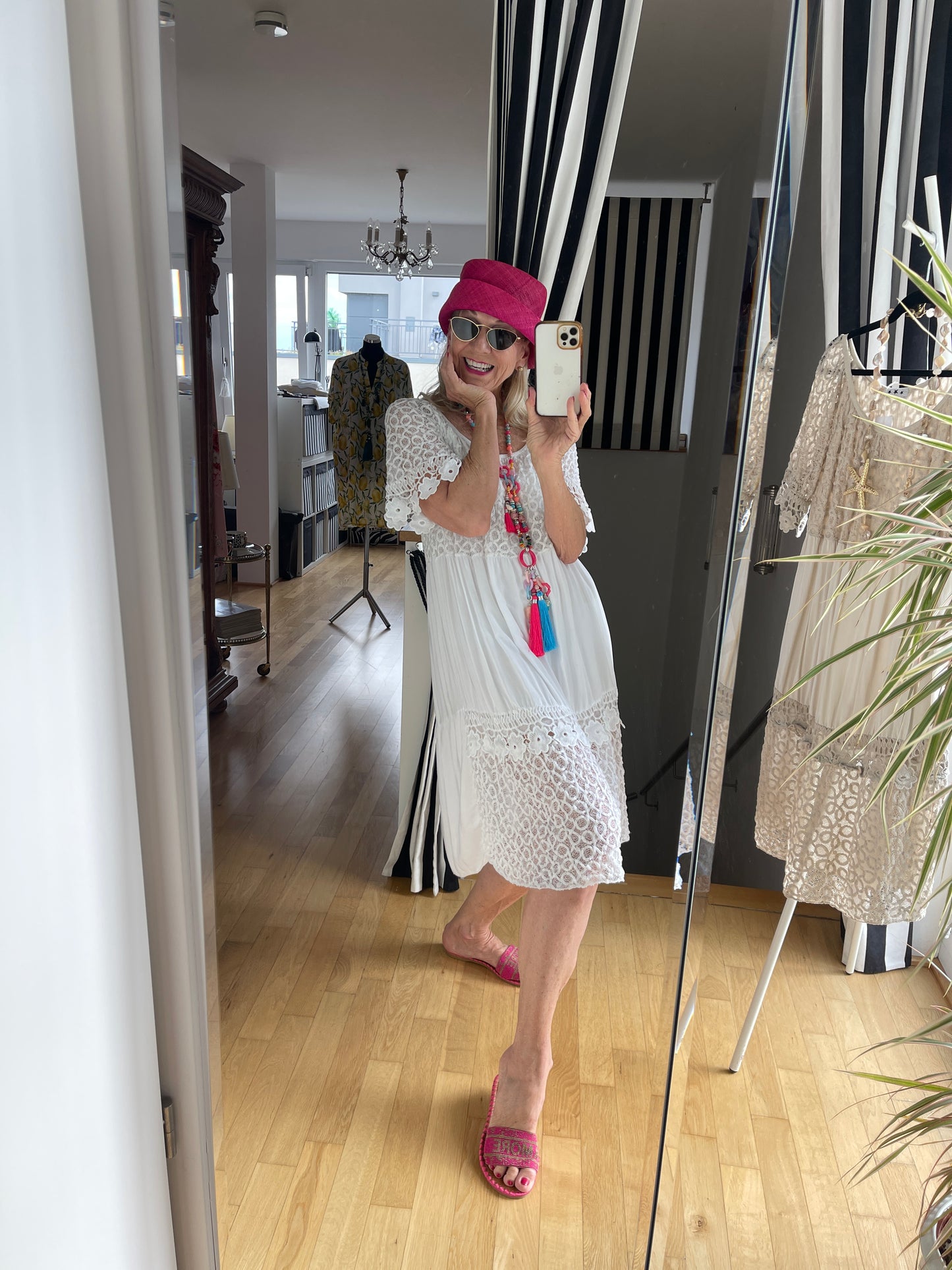 Kleid JUFA white €79,90; das ideale sommerliche Reisekleid