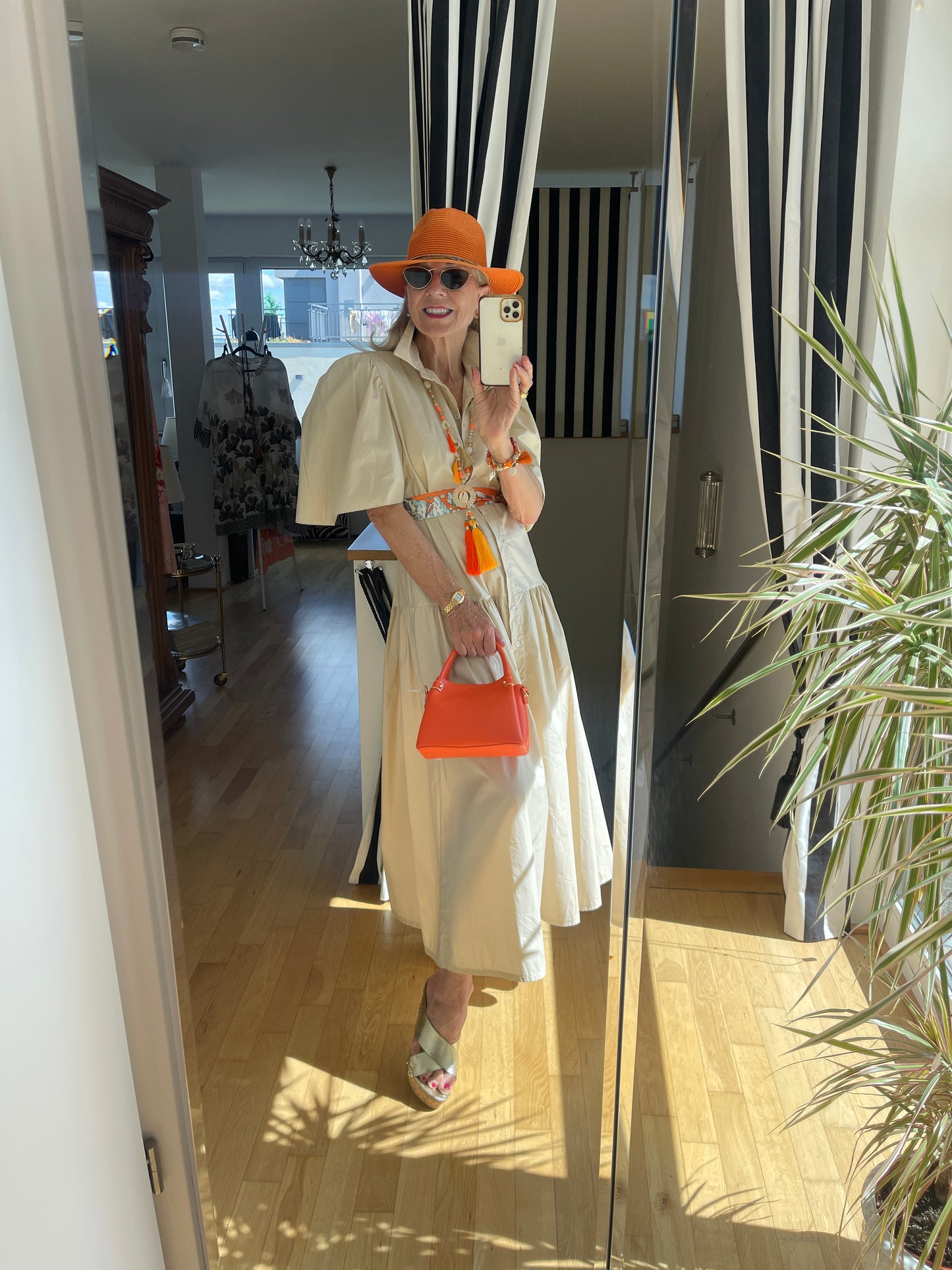 Kleid KLEO €119,90; Edler Chic mit Pfiff