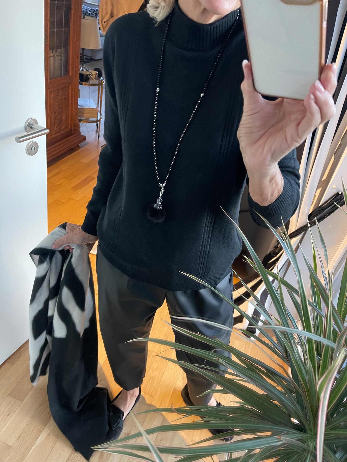 Pullover MOLLY schwarz €79,90; stylischer Look & herrlich angenehm zu tragen