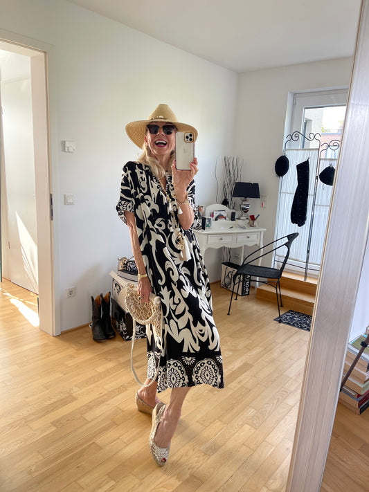 Kleid FLAVIO €99,90; edel, schick und unfassbar angenehm, perfekt auch für Genussgrößen