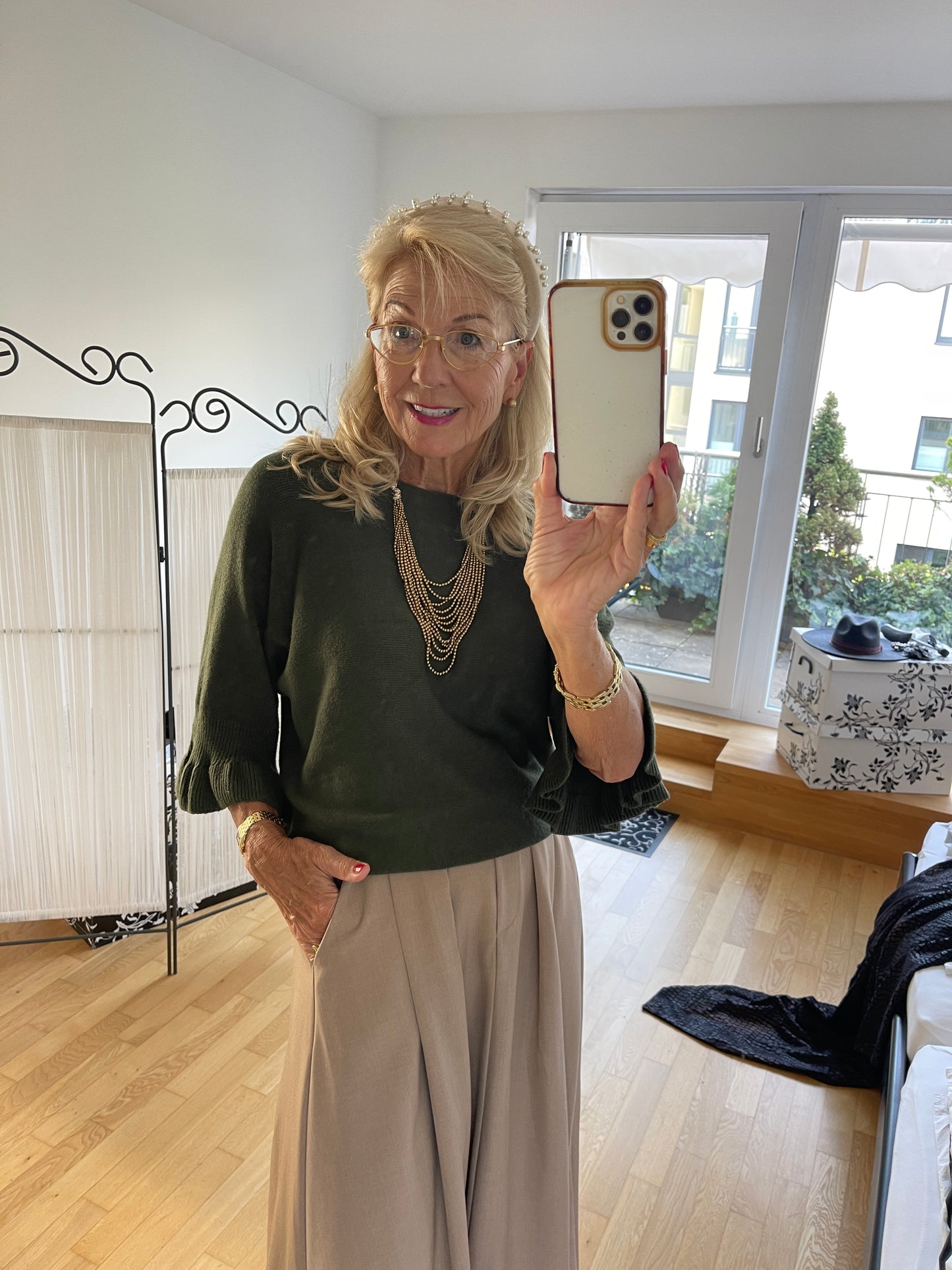 Pullover COLETTE olive €69,90; edel, schick und kuschelig