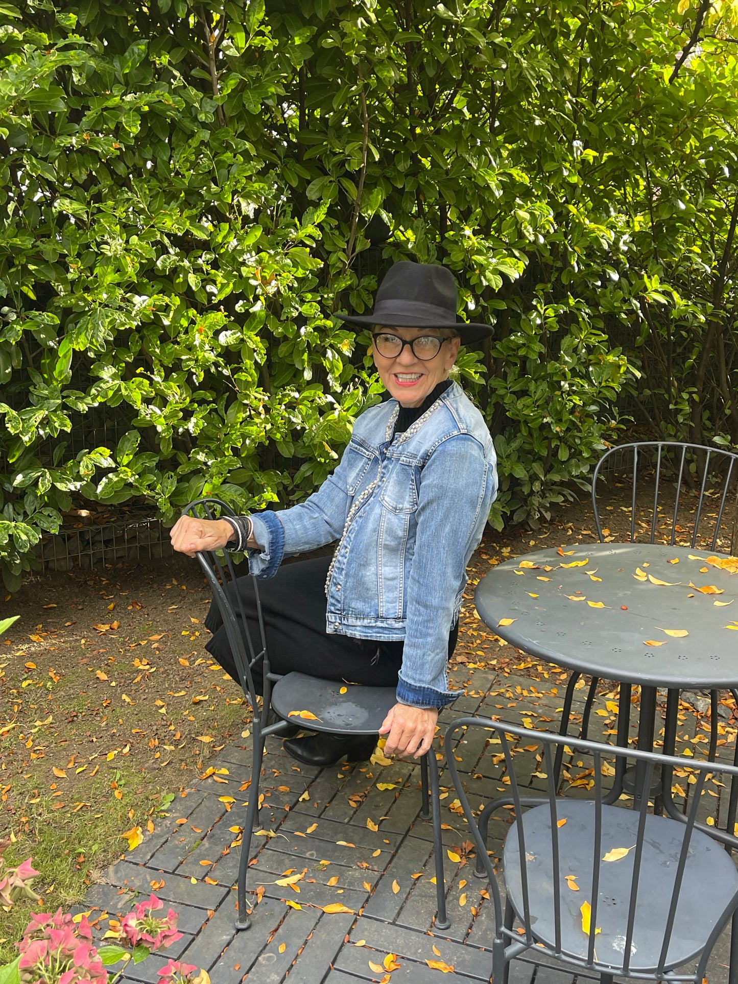 Jacke KIKKI €79,90 statt €99,90; „ Im Black-Friday-Outlet“, super edel wie lässige Jeans-Jacke; unser FASHIONISTA-TIP