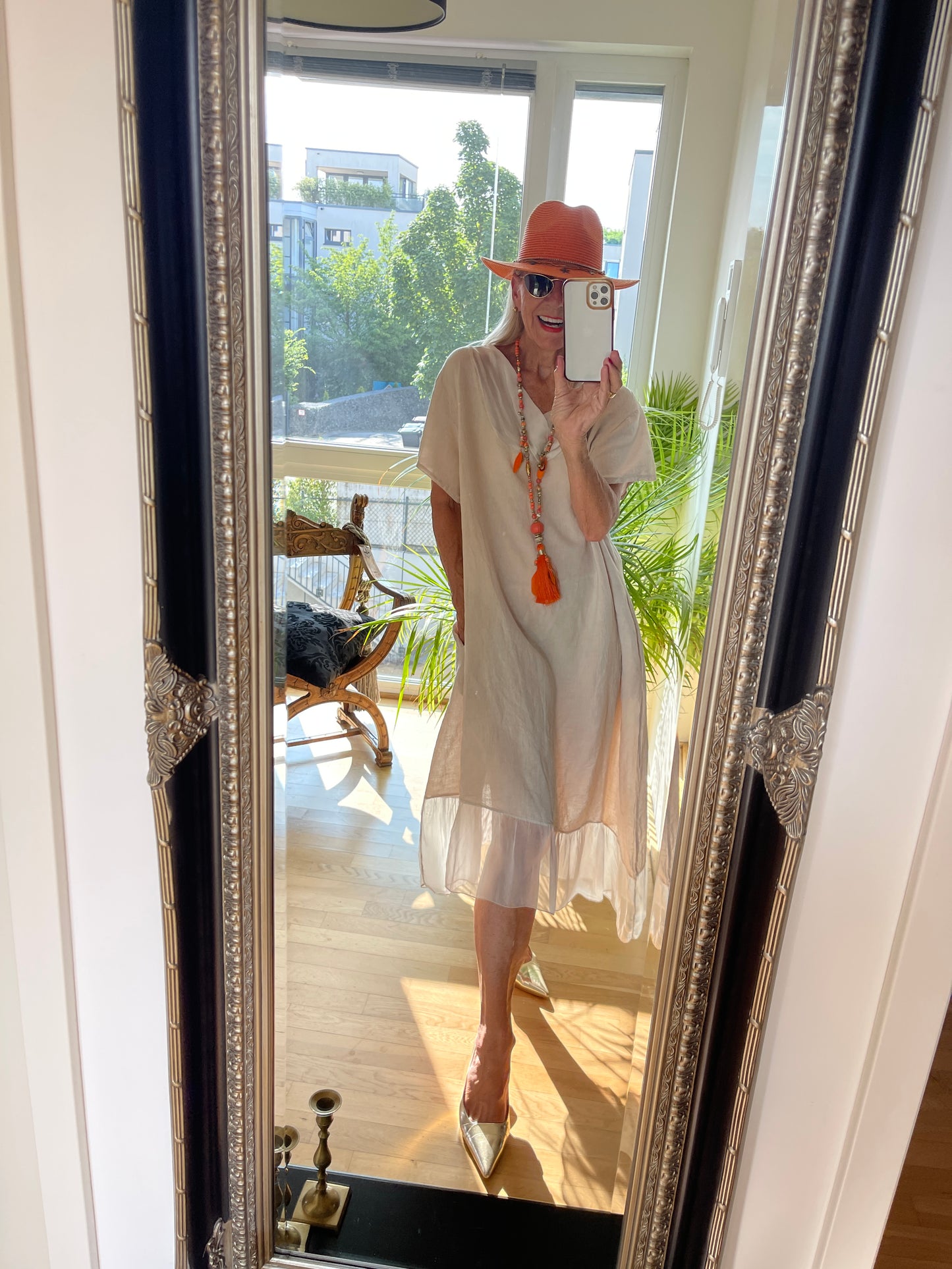 Kleid MARGOT beige €79,90 statt €109,90; auch starke Größen lieben extravagante Mode
