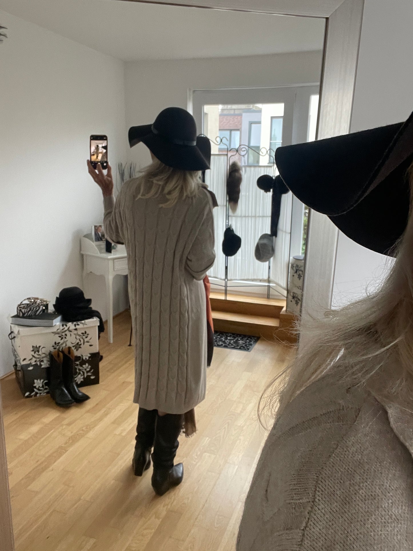 Mantel MERAN beige; jetzt €69,90 statt €129,90 „Im Black-Friday-Outlet“ ; super schicker Strickmantel ein „MUST HAVE“ der Saison