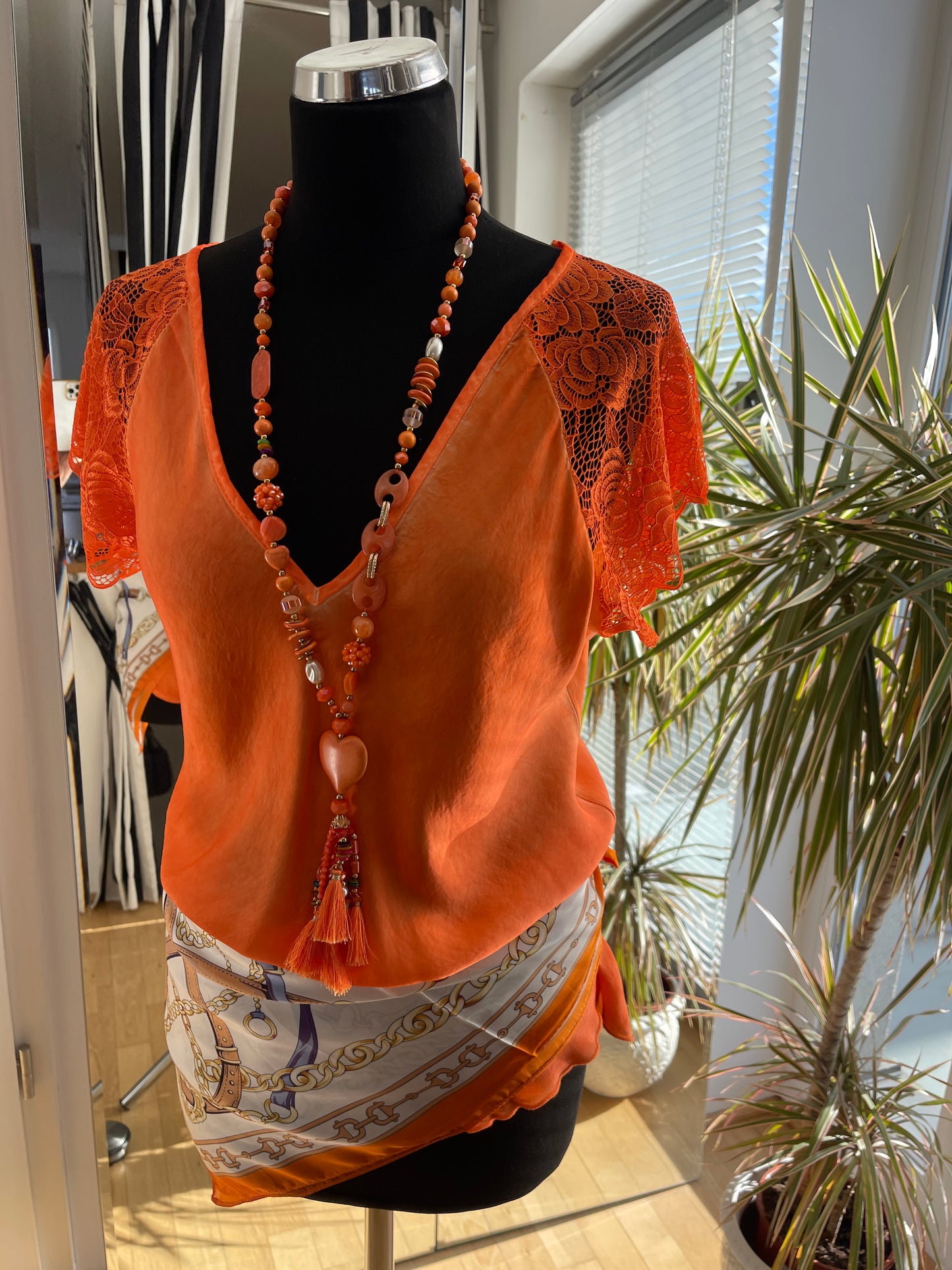 Oberteil/Top SUSA orange €49,90; .. ein genial schickes Basic-Teil