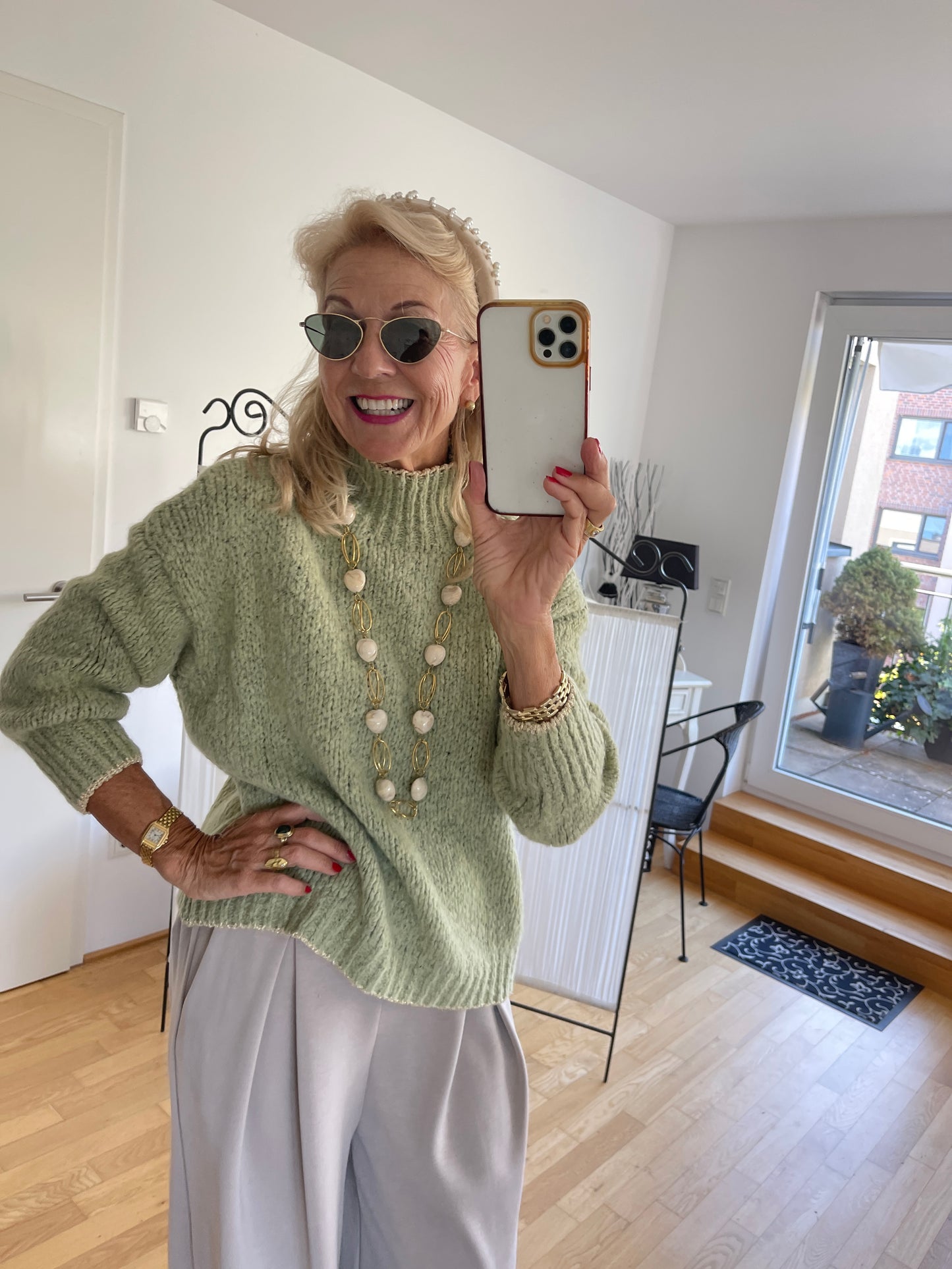 Pullover SAMANTHA green €89,90; zarte Farben auch an kühlen Tagen🍂