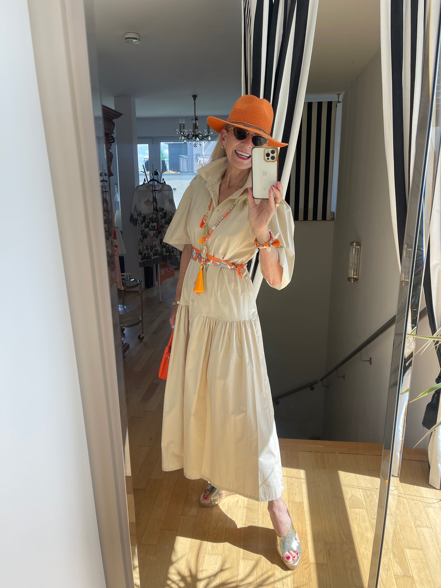 Kleid KLEO €119,90; Edler Chic mit Pfiff