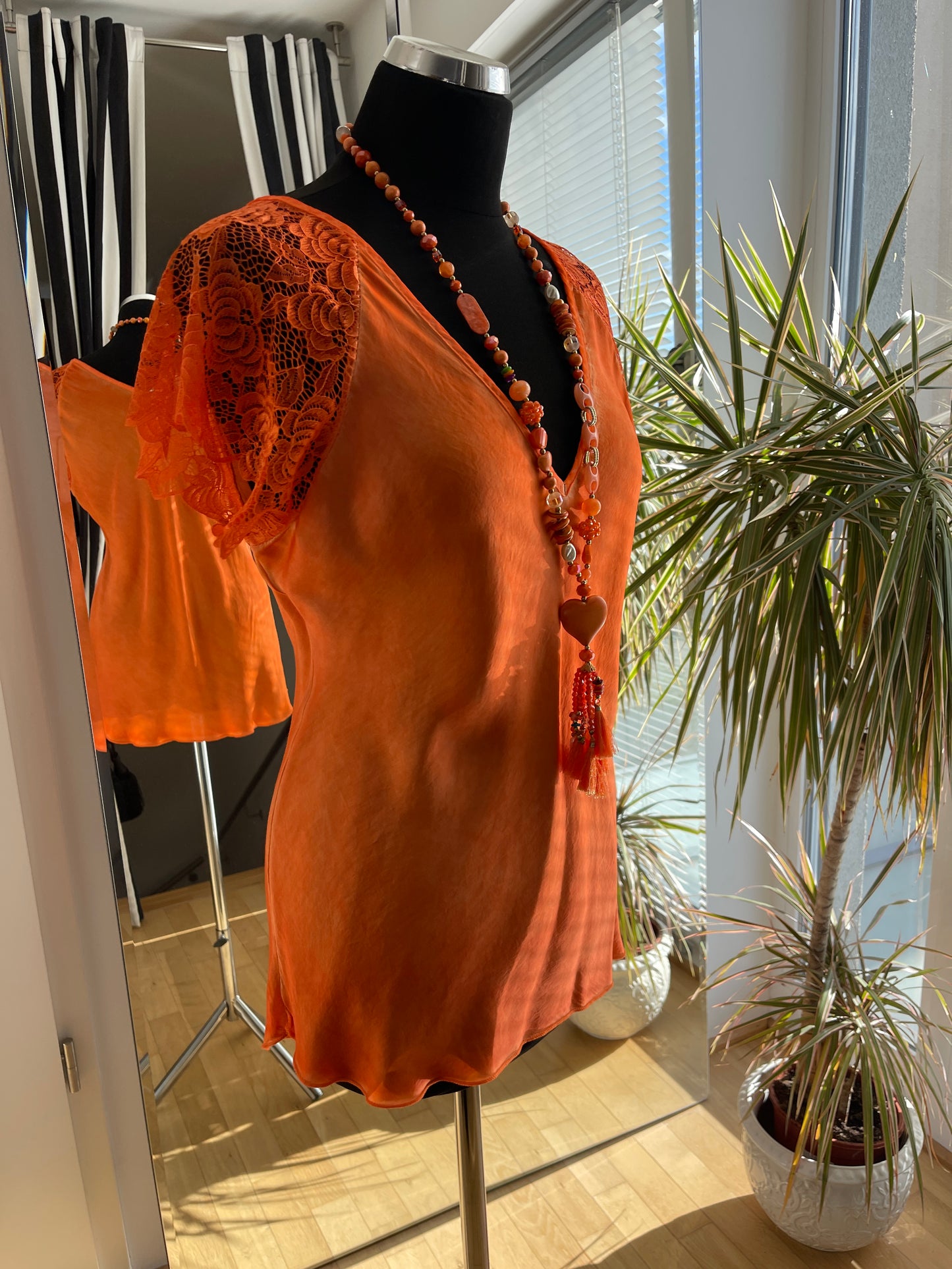 Oberteil/Top SUSA orange €49,90; .. ein genial schickes Basic-Teil