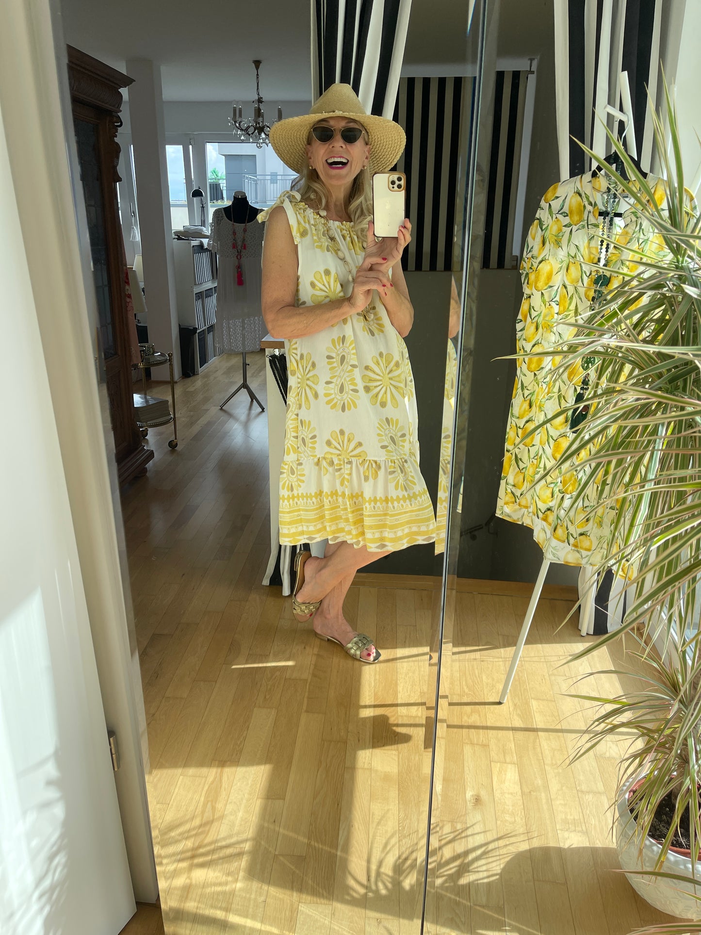 Kleid RICHI yellow Flower €69,90; perfekt für die heißen Sonnentage