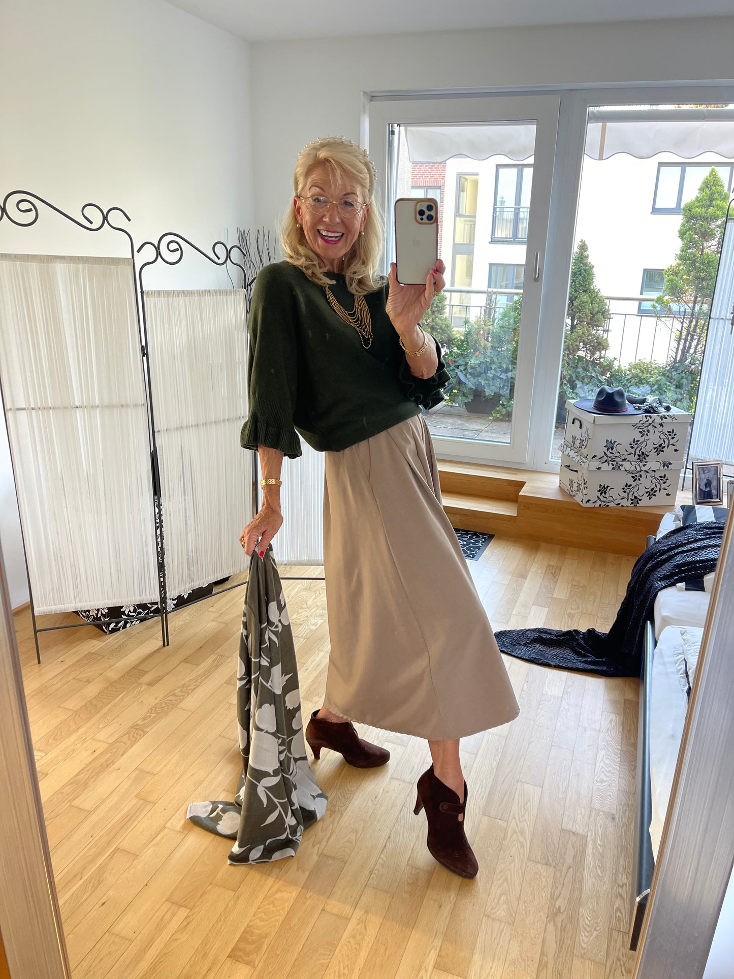 Pullover COLETTE olive €69,90; edel, schick und kuschelig