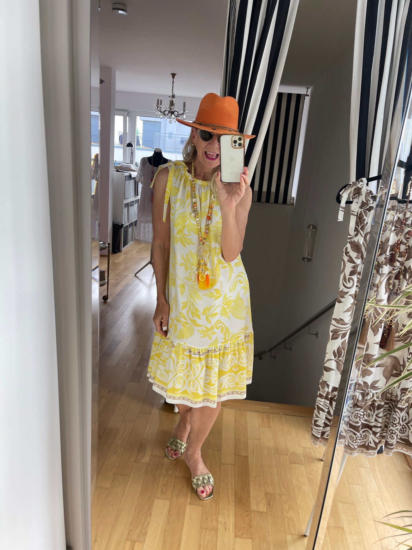 Kleid RICHI gelb €69,90; …. Sind uns heiße Tage so richtig willkommen