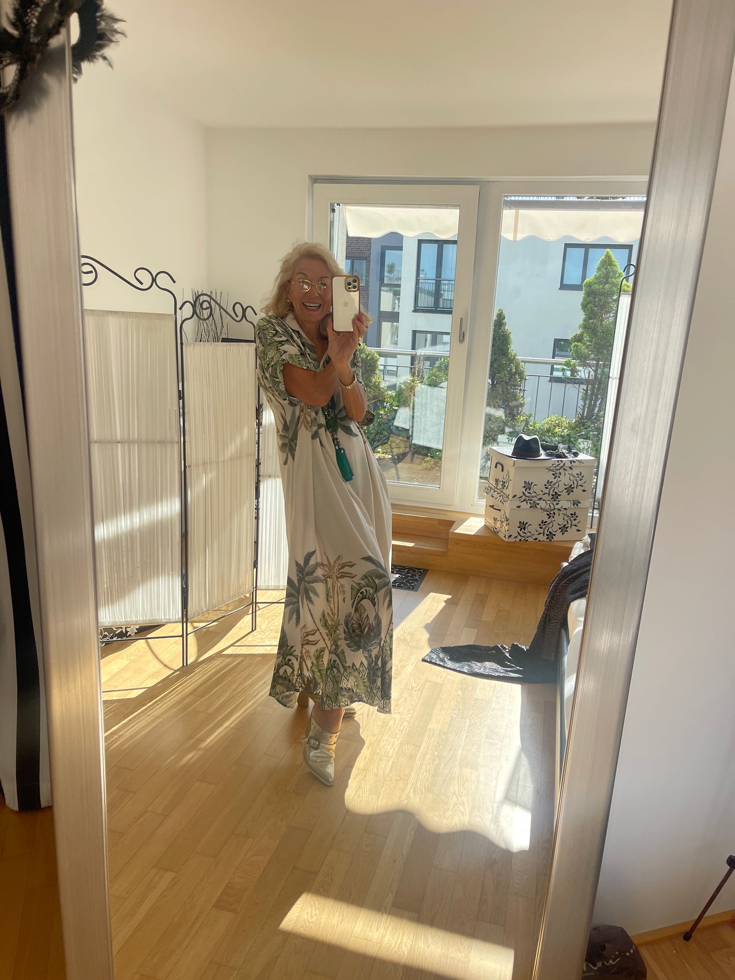 Kleid OLYMP green €109,90; mit Freude in den Herbst