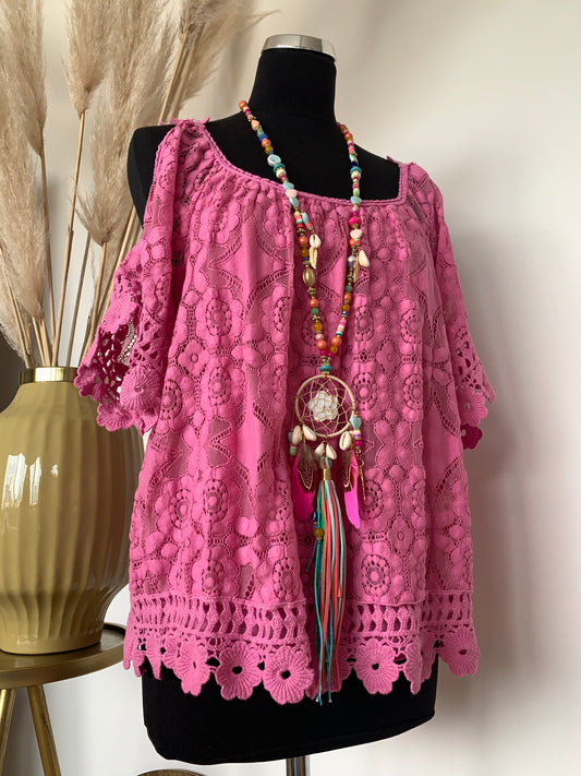 Oberteil SISSY pink  €69,90; zauberhaftes Spitzenoberteil mit neckischer Schulterpartie