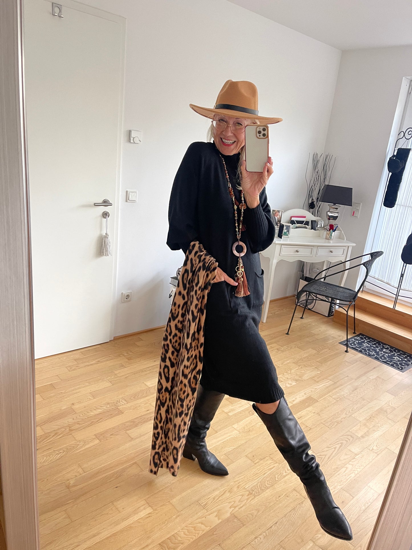 Kleid LADY schwarz;  „Im Black-FRIDAY-OUTLET“ nur noch €69,90 statt €99,90; genial sitzendes, super lässig wie stylisches Strickleid in einer herrlich angenehmen Qualität