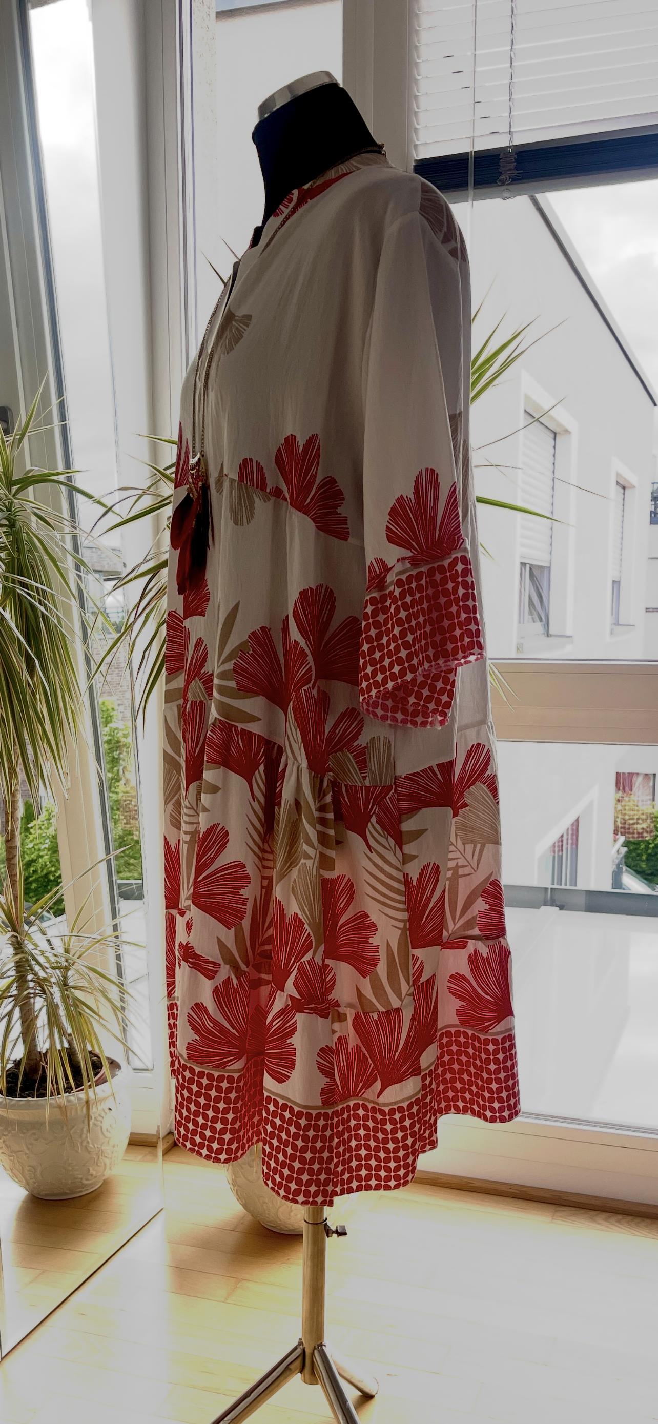 Tunika GINKO rot, beige-champagner im Outlet €69,90 statt €89,90; lässiger One-Size-Schnitt, klasse Print und tolles Material