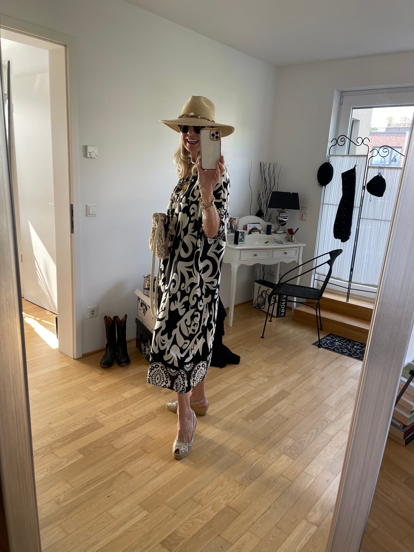 Kleid FLAVIO €99,90; edel, schick und unfassbar angenehm, perfekt auch für Genussgrößen