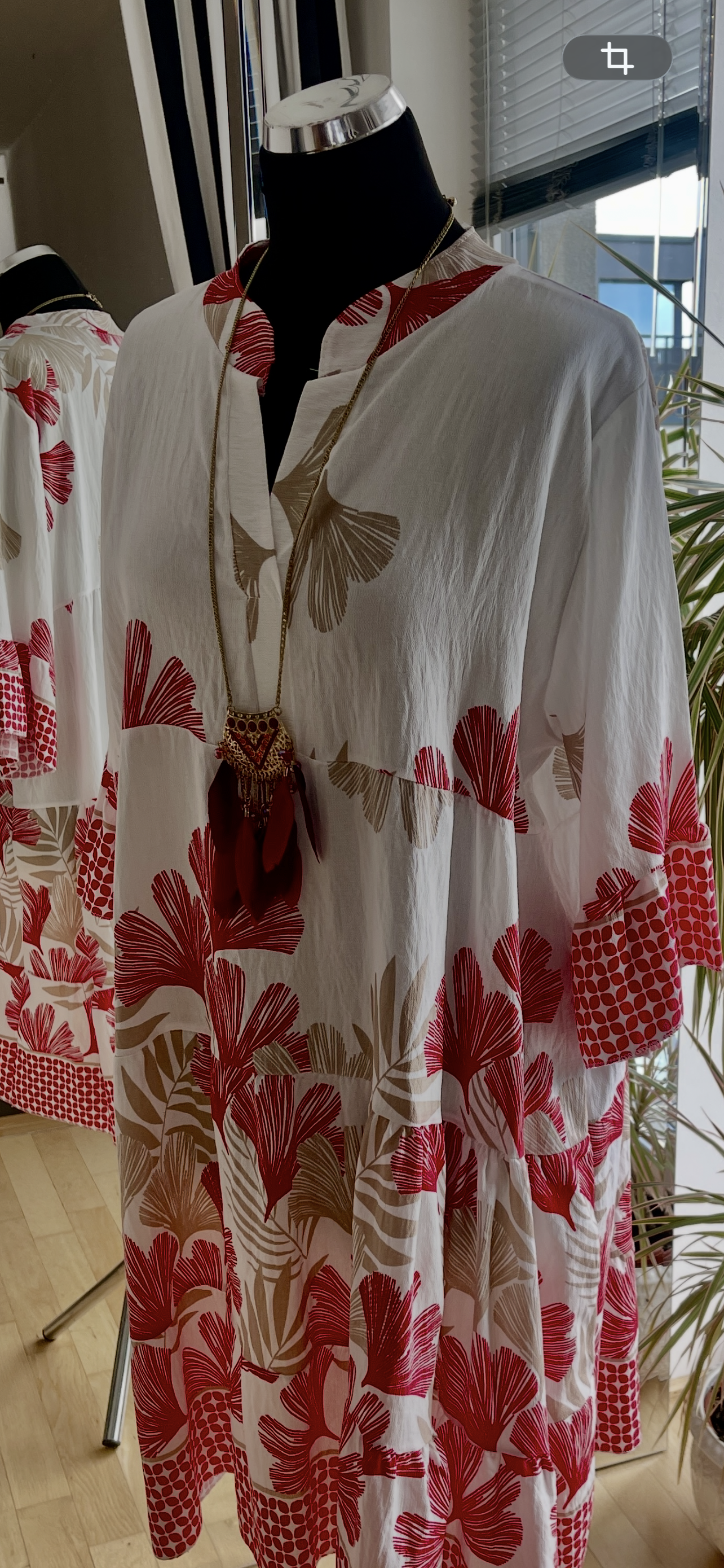 Tunika GINKO rot, beige-champagner im Outlet €69,90 statt €89,90; lässiger One-Size-Schnitt, klasse Print und tolles Material