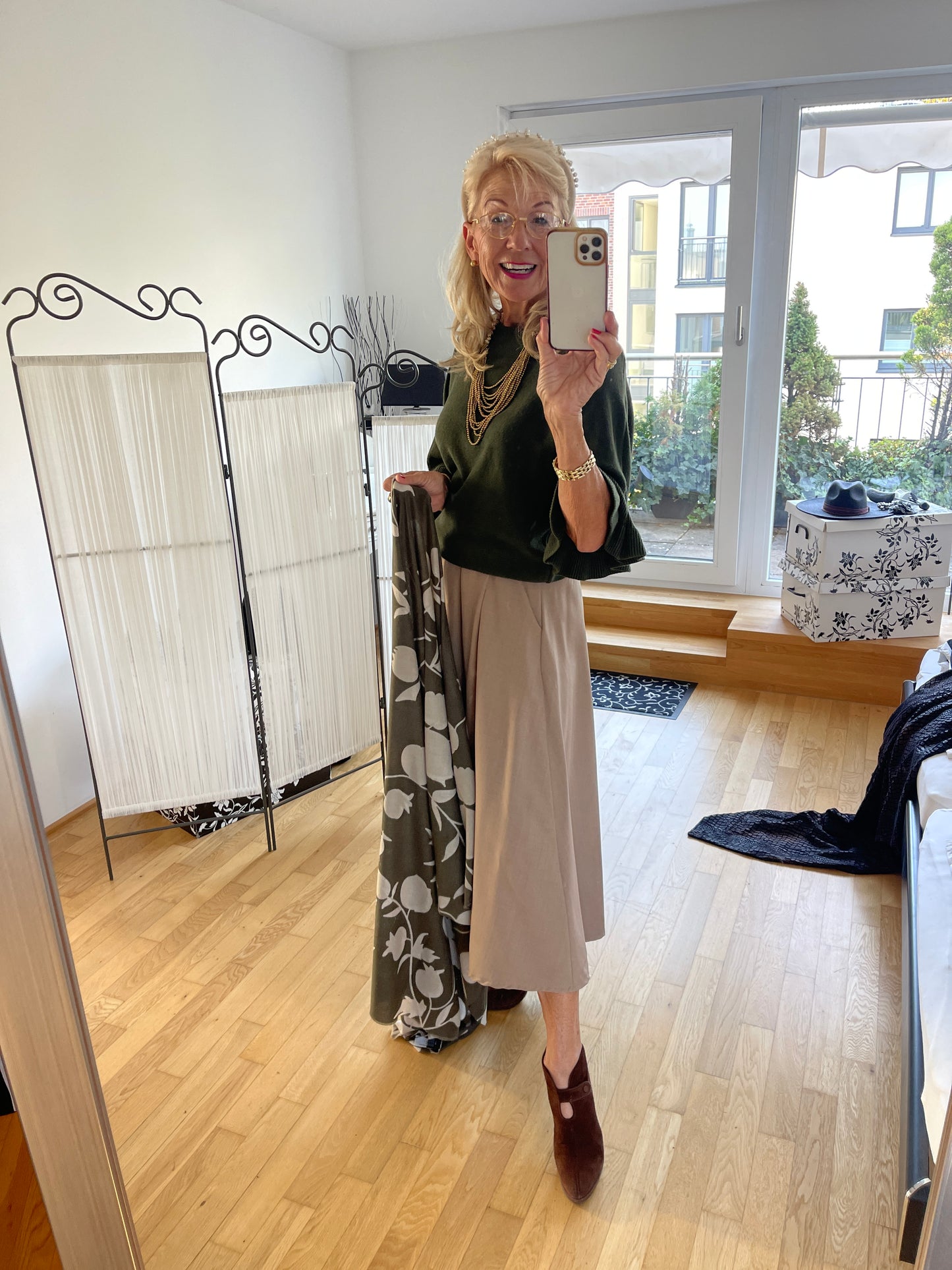 Pullover COLETTE olive €69,90; edel, schick und kuschelig