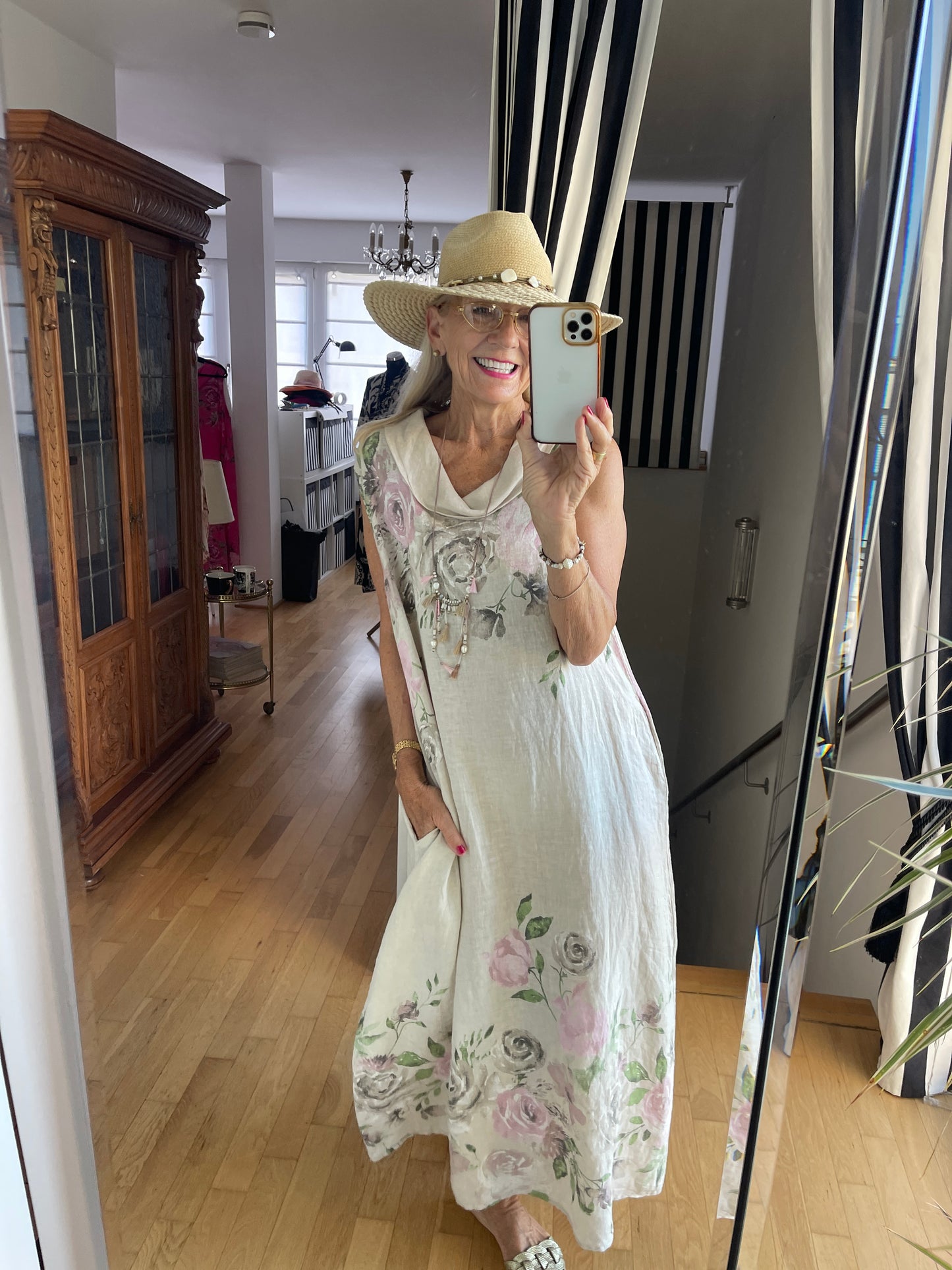 Kleid CARLOTTA beige €79,90 statt €109,90; Kleider machen Leute … Modell CARLOTTA hält Wort!!