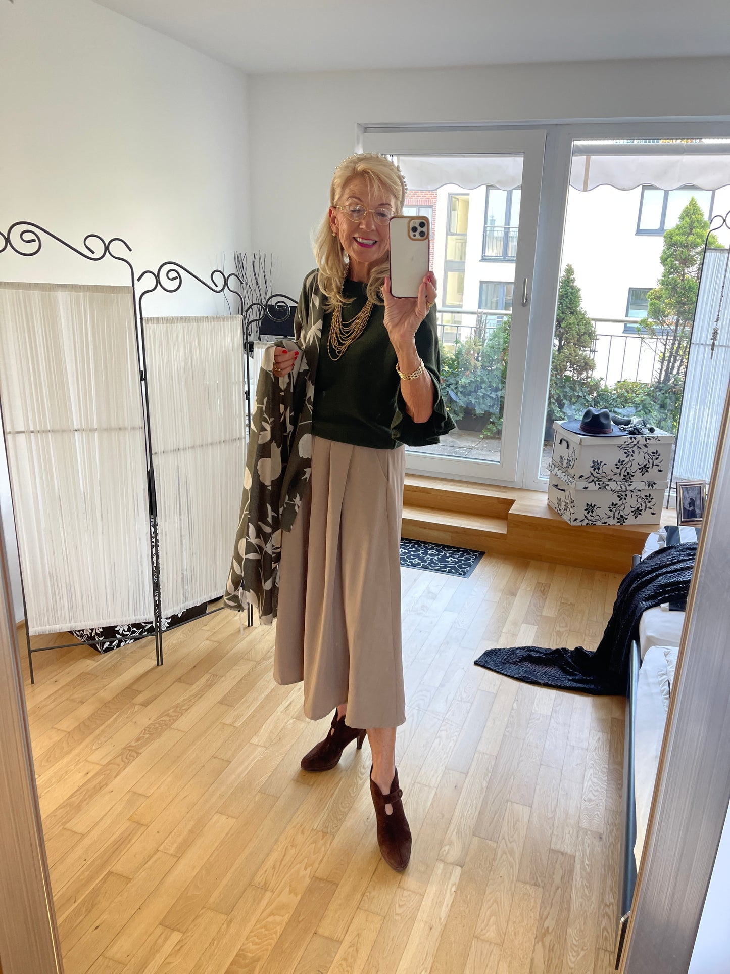 Pullover COLETTE olive €69,90; edel, schick und kuschelig