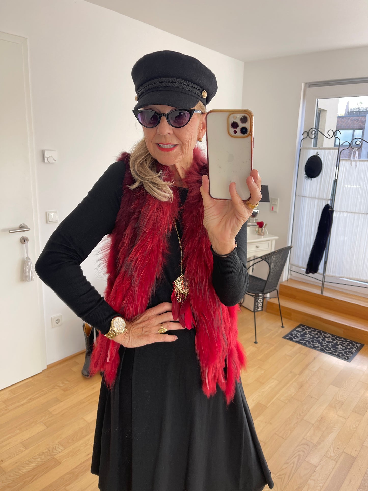 Weste VALENCIA rouge;  „JETZT SCHON IM BLACK-FRIDAY OUTLET“ nur noch €99,90 statt €199,90; kuscheliges MUST-HAVE.. auch eine sehr schöne Geschenk-Idee