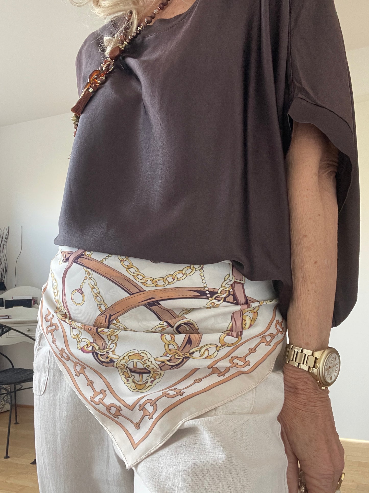 Schal „ Nickituch LOUIS“ €29,90; das stylische Accessoire der Saison