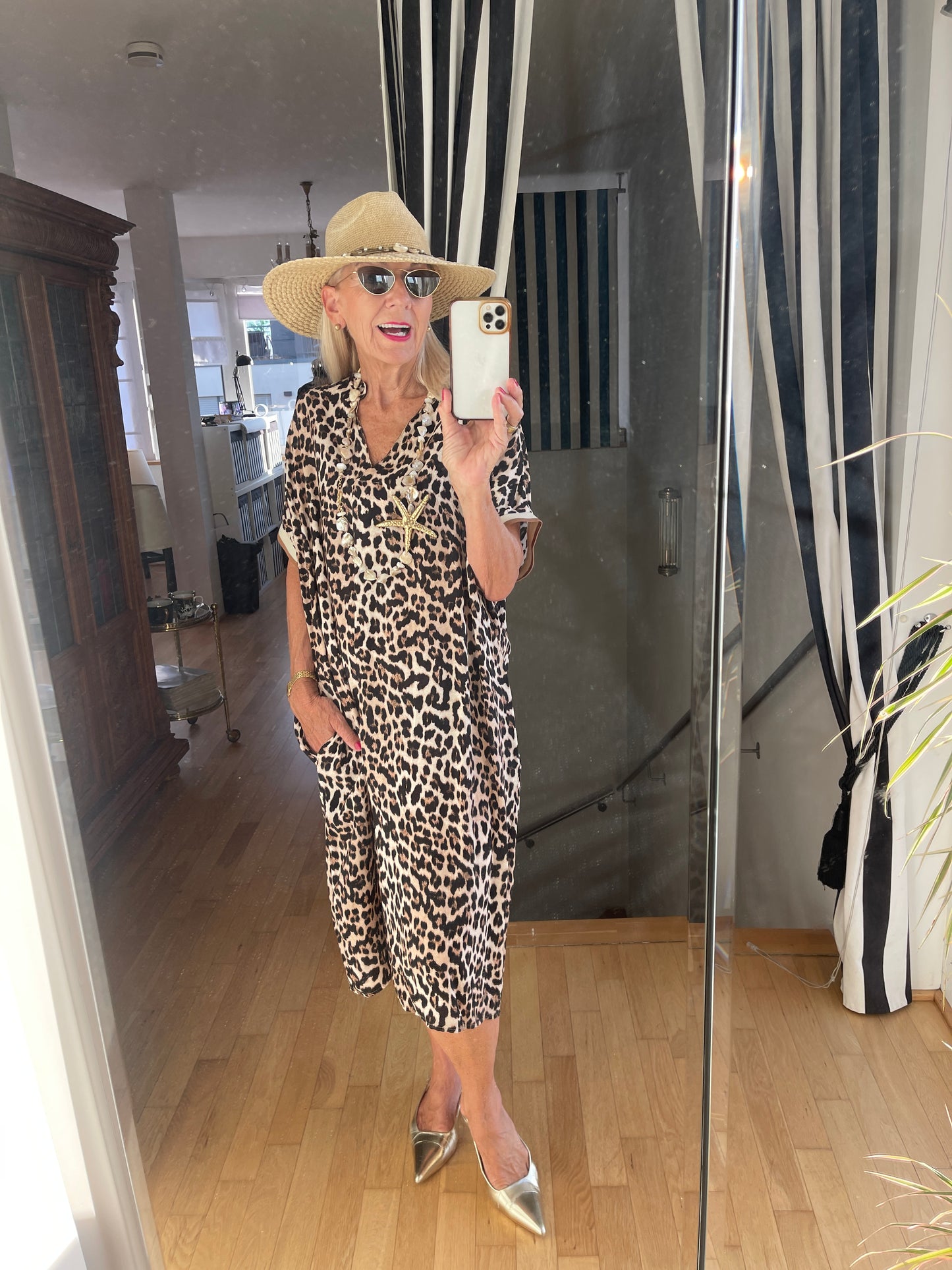 Kleid CAROLL €69,90 statt €99,90; Luftig, lässiger Sommer-Chic im trendigen Animal-Print; perfekt auch für XXXL-Größen