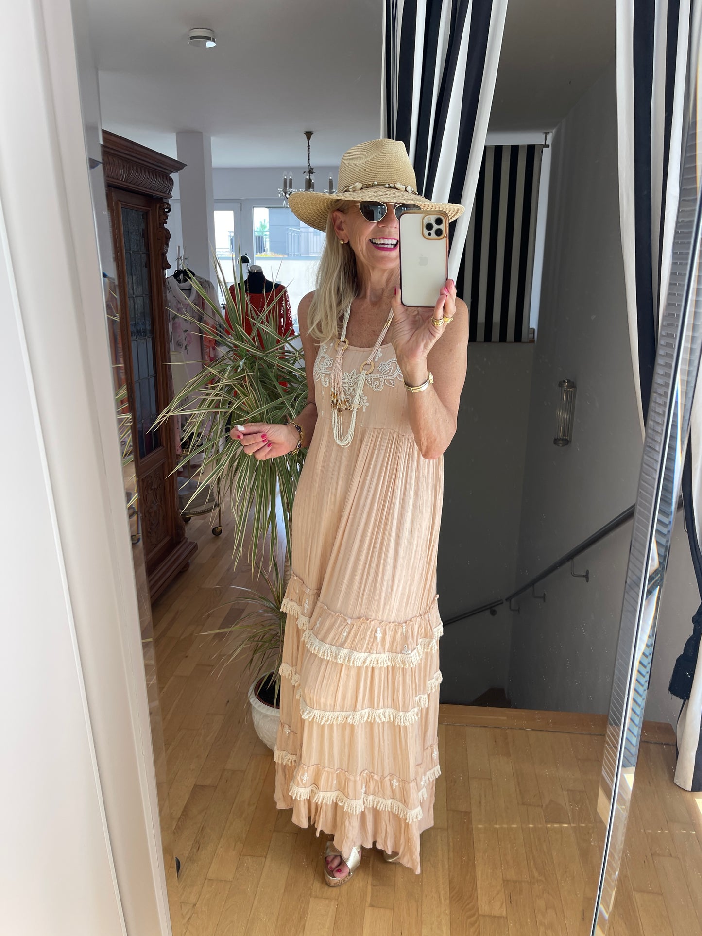 Kleid PALLAK €129,90; da kann der Sommer ewig dauern