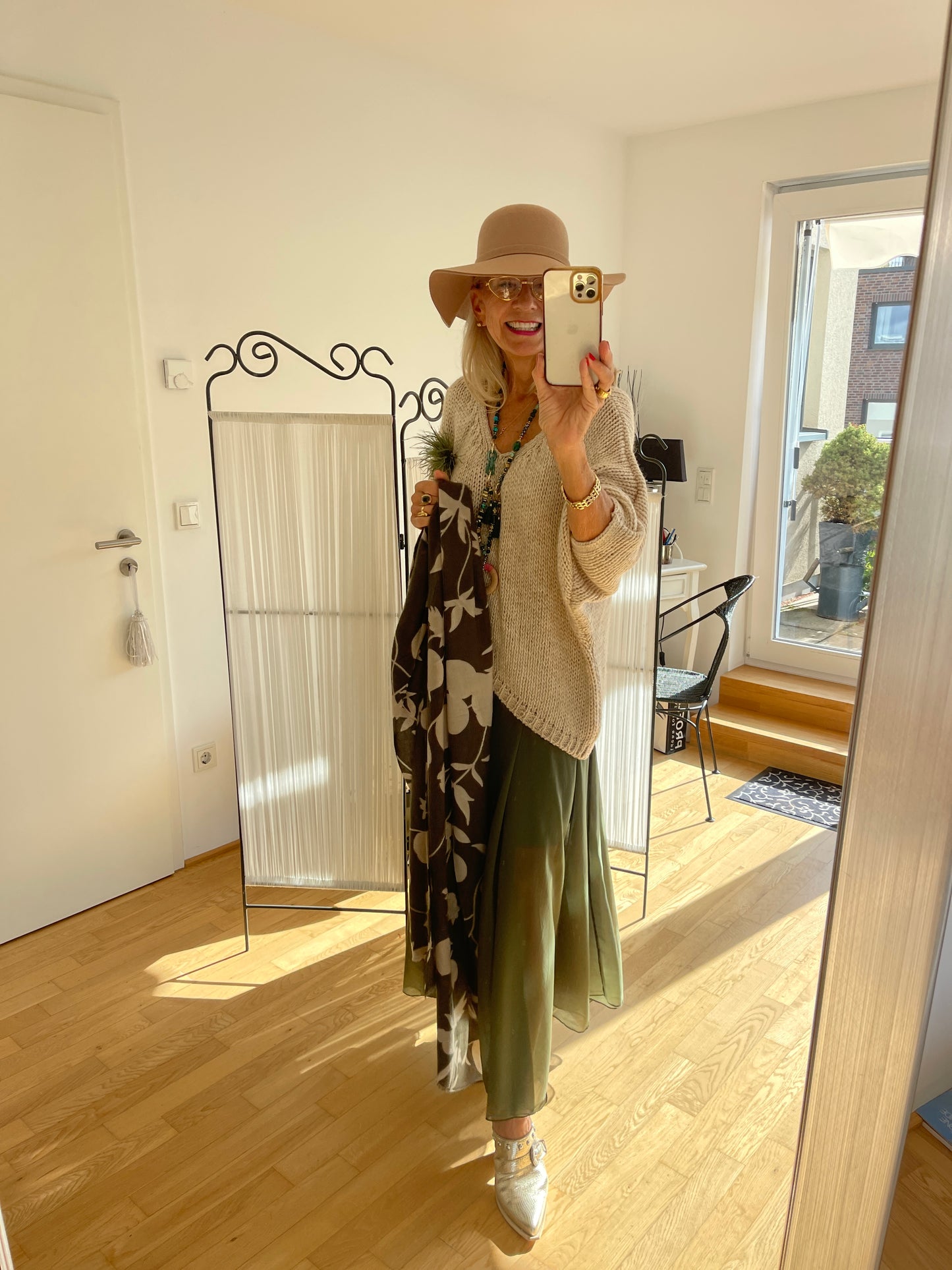 Schal PENELOPE oliv/beige €49,90; so wunderschön soft, so edel und herrlich angenehm 🍁