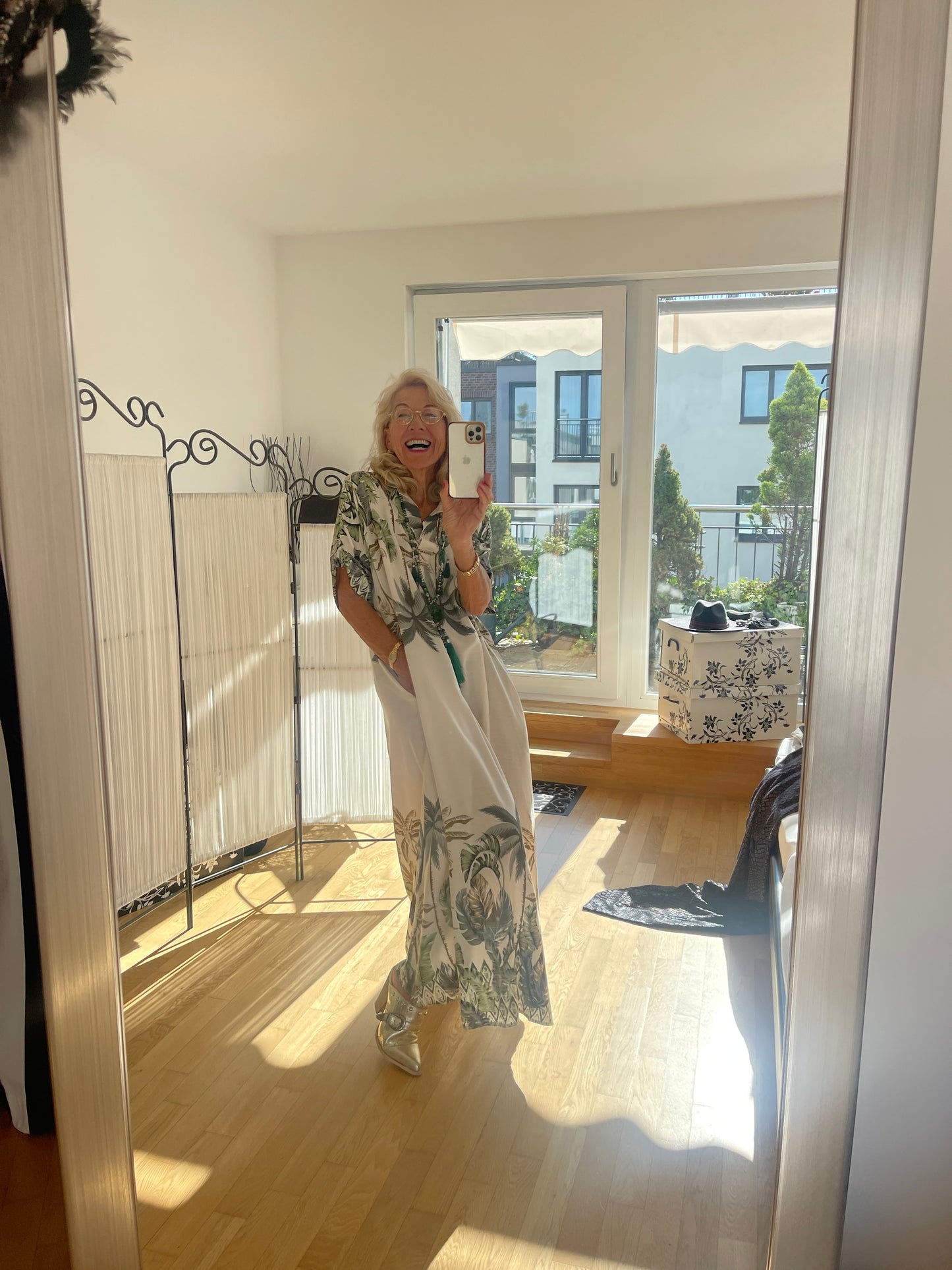 Kleid OLYMP green €109,90; mit Freude in den Herbst