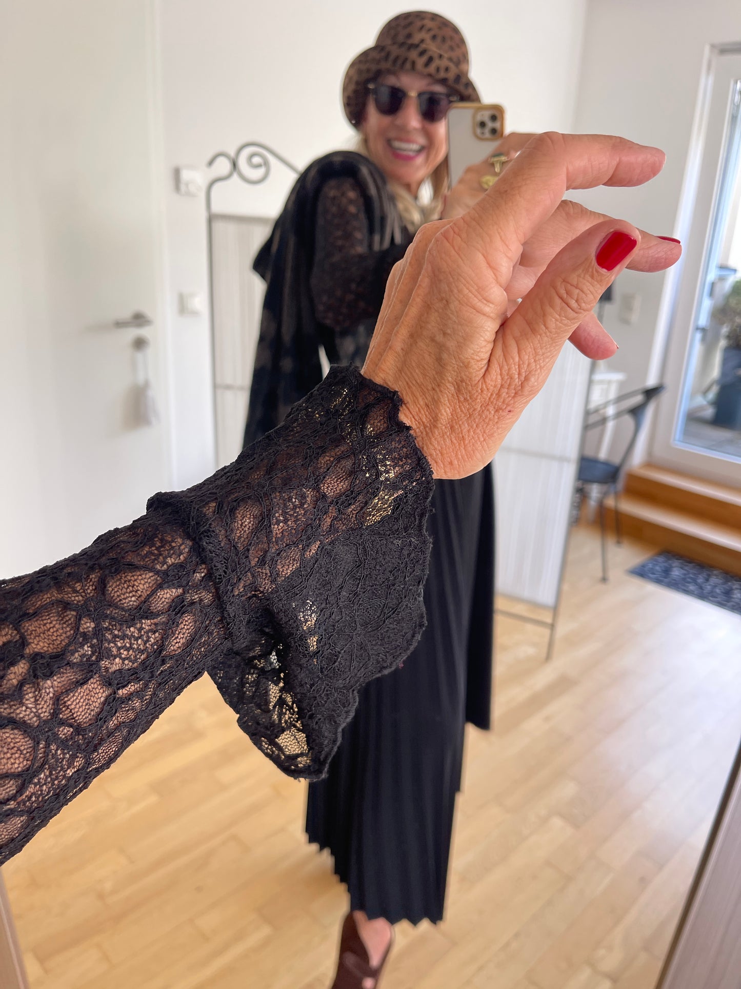 Oberteil MALI black €49,90; dieses zauberhafte Spitzenoberteil veredelt Dein Outfit