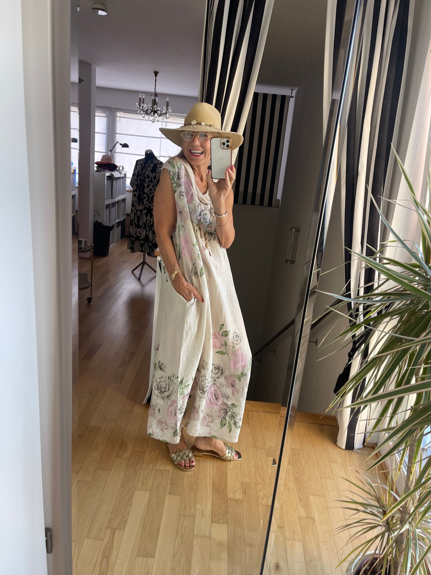 Kleid CARLOTTA beige €79,90 statt €109,90; Kleider machen Leute … Modell CARLOTTA hält Wort!!