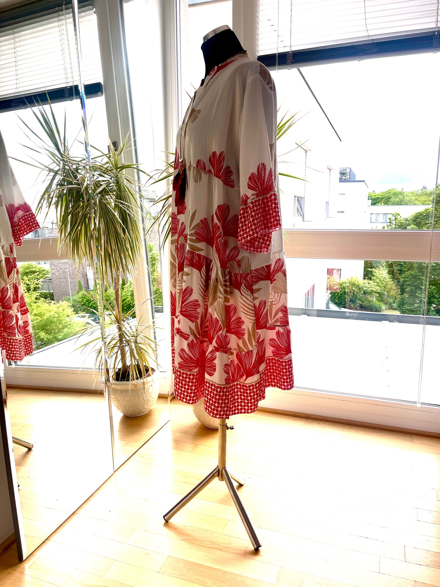 Tunika GINKO rot, beige-champagner im Outlet €69,90 statt €89,90; lässiger One-Size-Schnitt, klasse Print und tolles Material