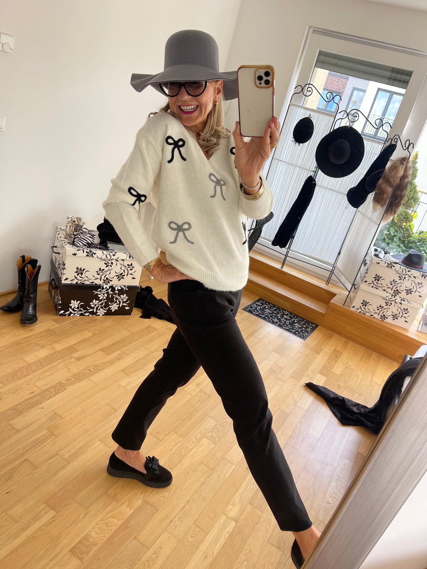Pullover NALA white €79,90; ausgefallen, schick, kuschelig … was besonderes!!