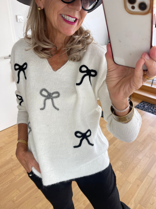 Pullover NALA white €79,90; ausgefallen, schick, kuschelig … was besonderes!!