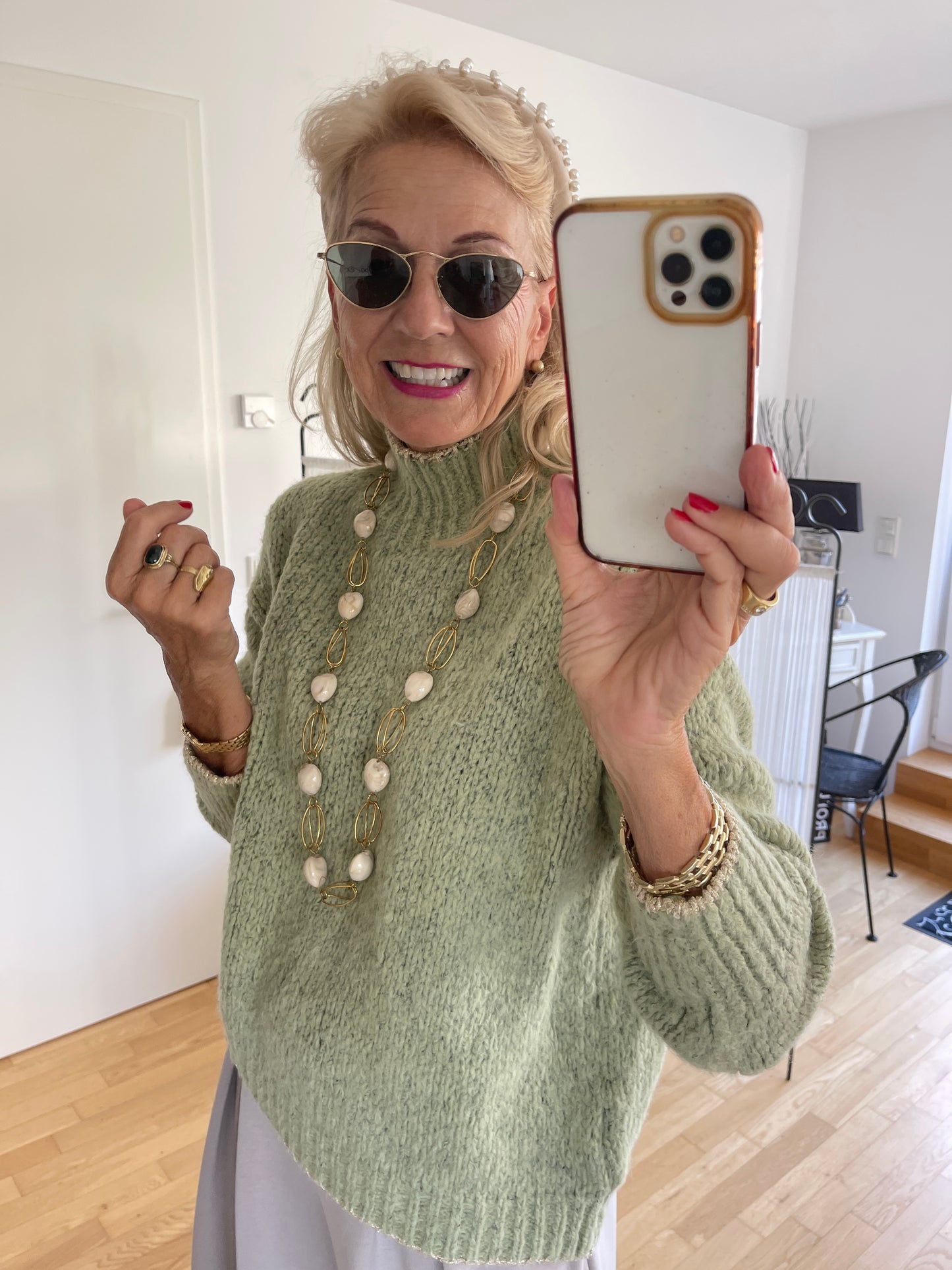 Pullover SAMANTHA green €89,90; zarte Farben auch an kühlen Tagen🍂