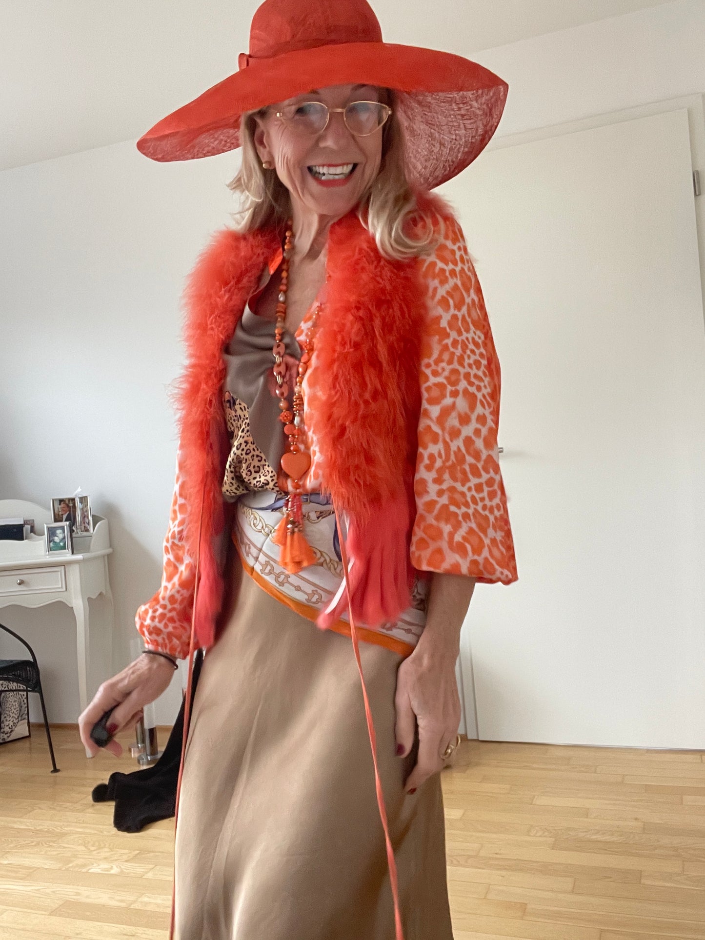 Weste PUSCHEL orange €119,90; super stylische Fell-Fake-Weste