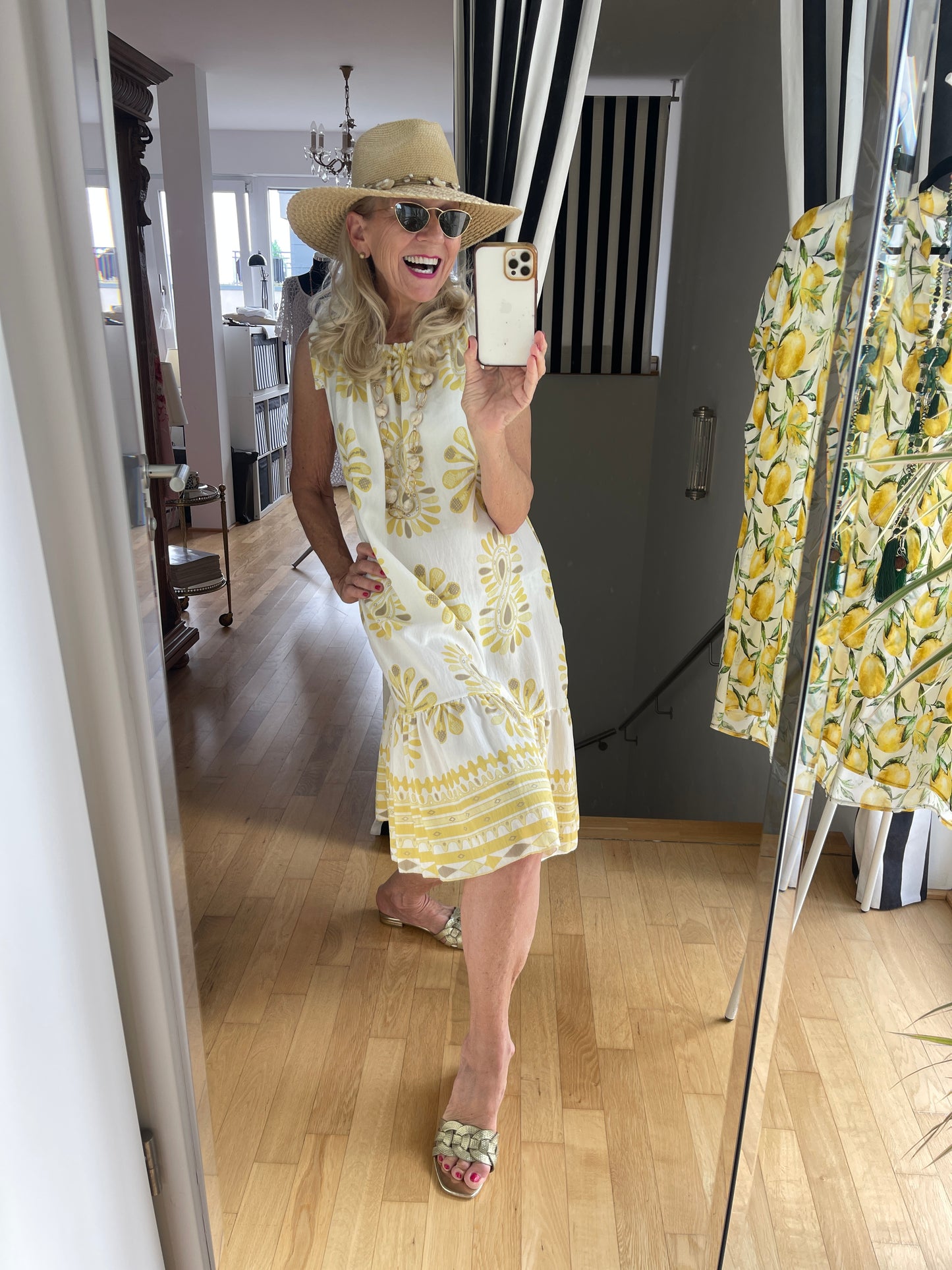 Kleid RICHI yellow Flower €69,90; perfekt für die heißen Sonnentage